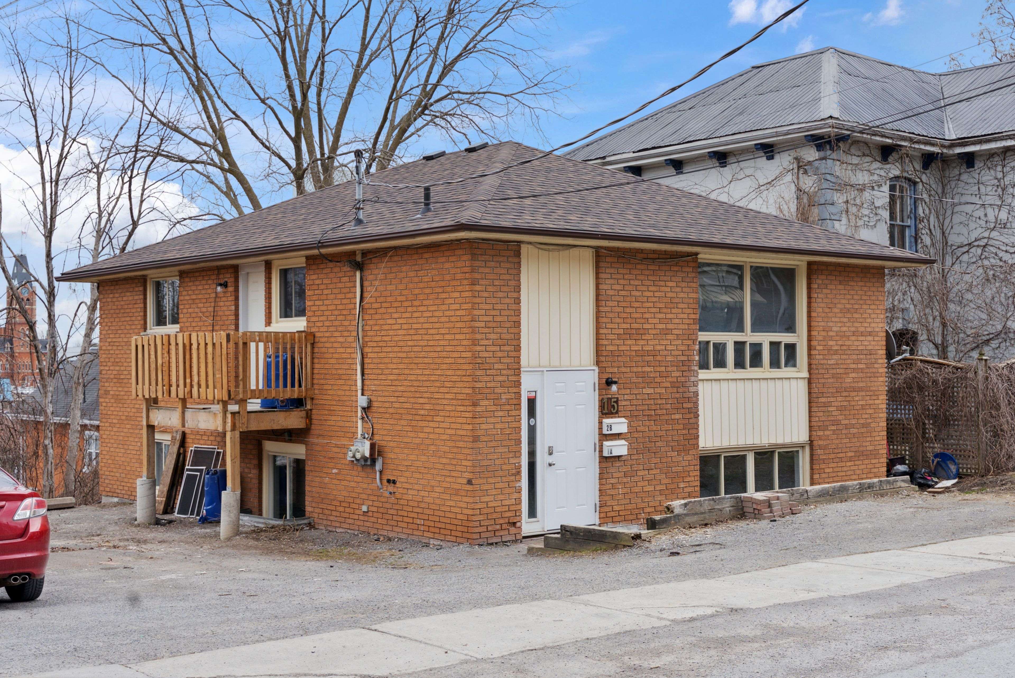 Belleville, ON K8P 3N4,15 Isabel ST E