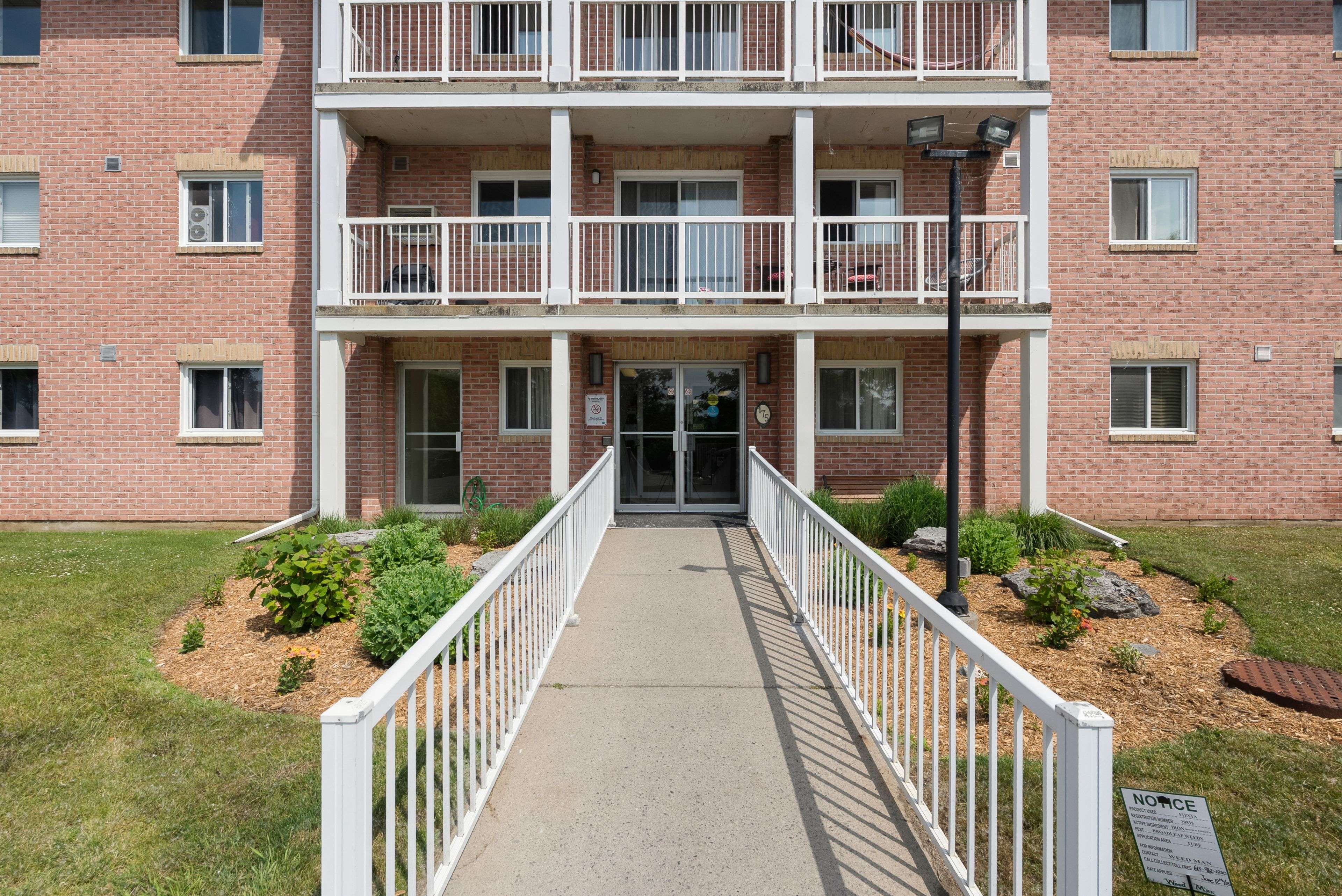 Belleville, ON K8N 5R7,175 Haig RD #115