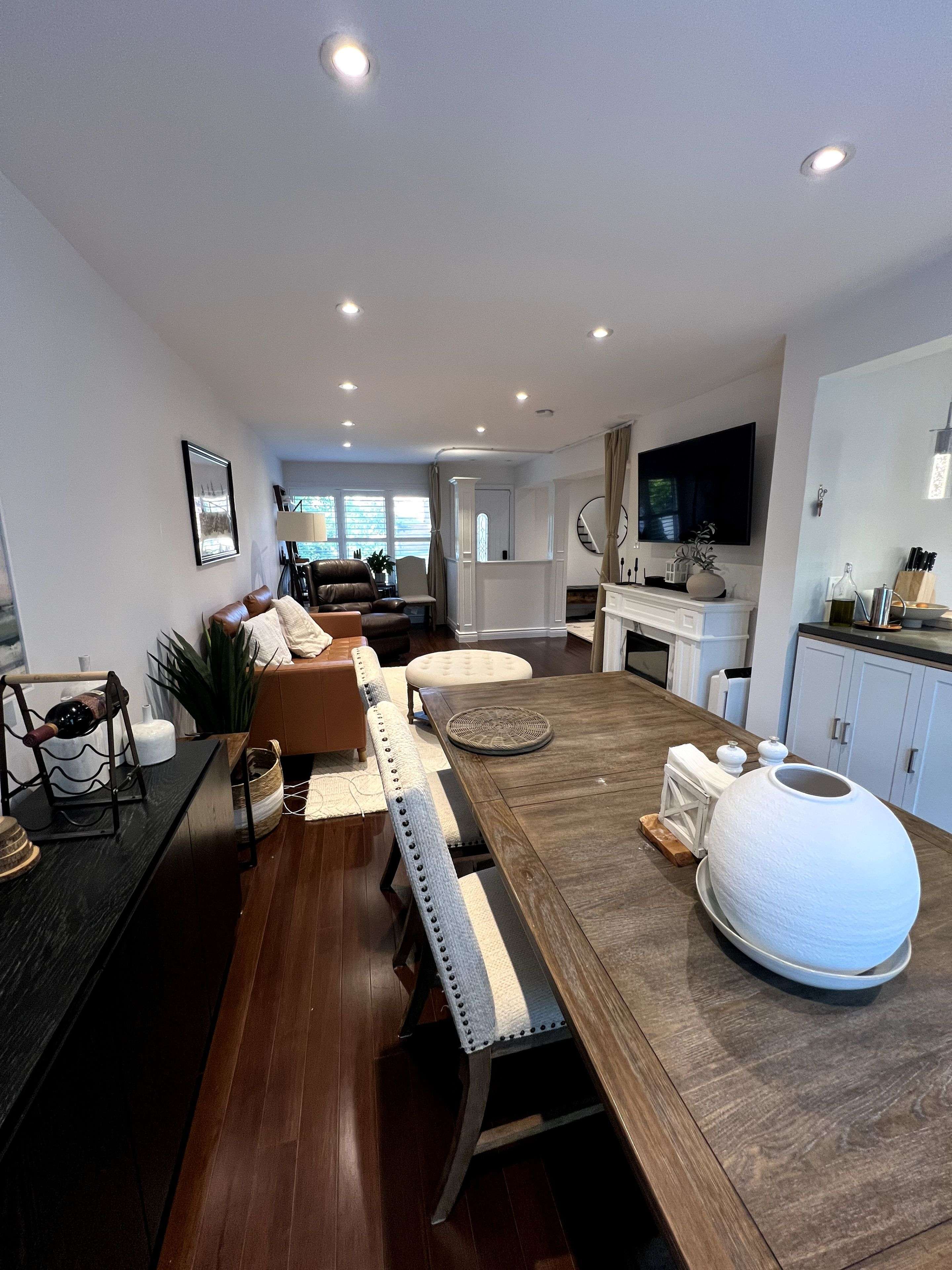 Pickering, ON L1V 3Y3,706 Sultana SQ W