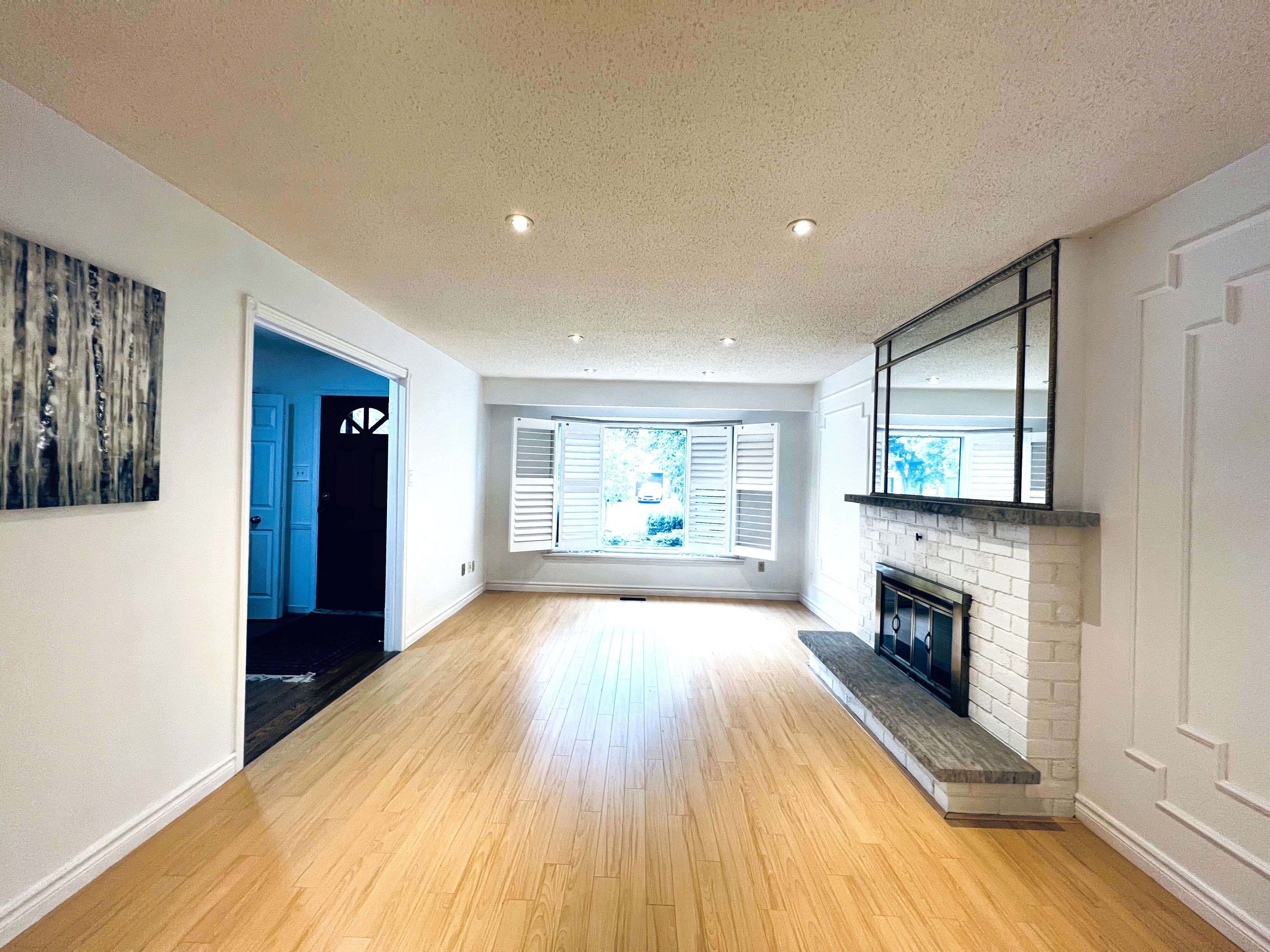 Whitby, ON L1N 7G7,27 Fernway CRES