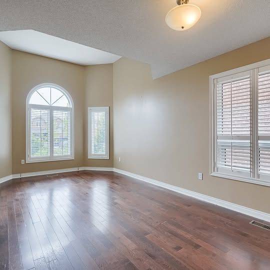 Whitby, ON L1R 2L4,22 Parnell CRES