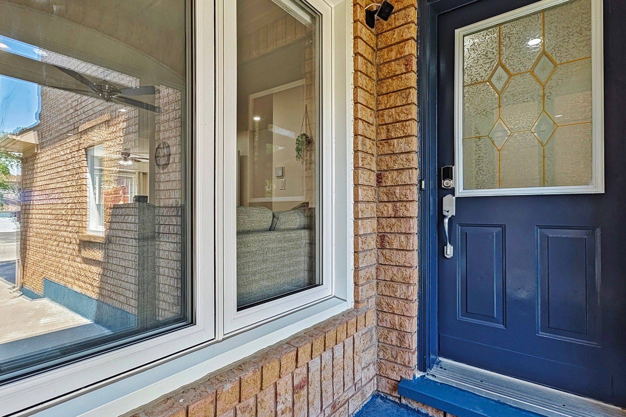Brampton, ON L6R 1Y3,83 Dandelion RD