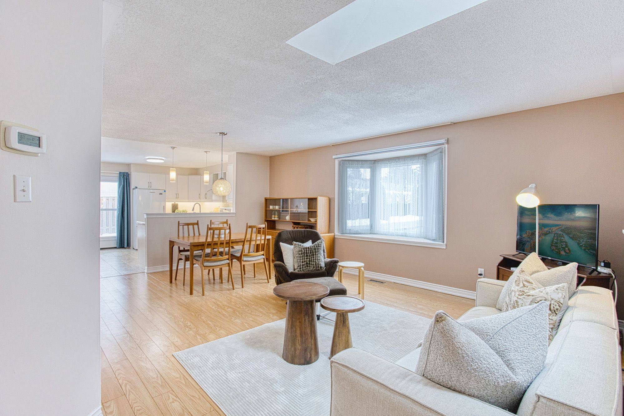 Grimsby, ON L3M 1P2,165 Main ST E #2