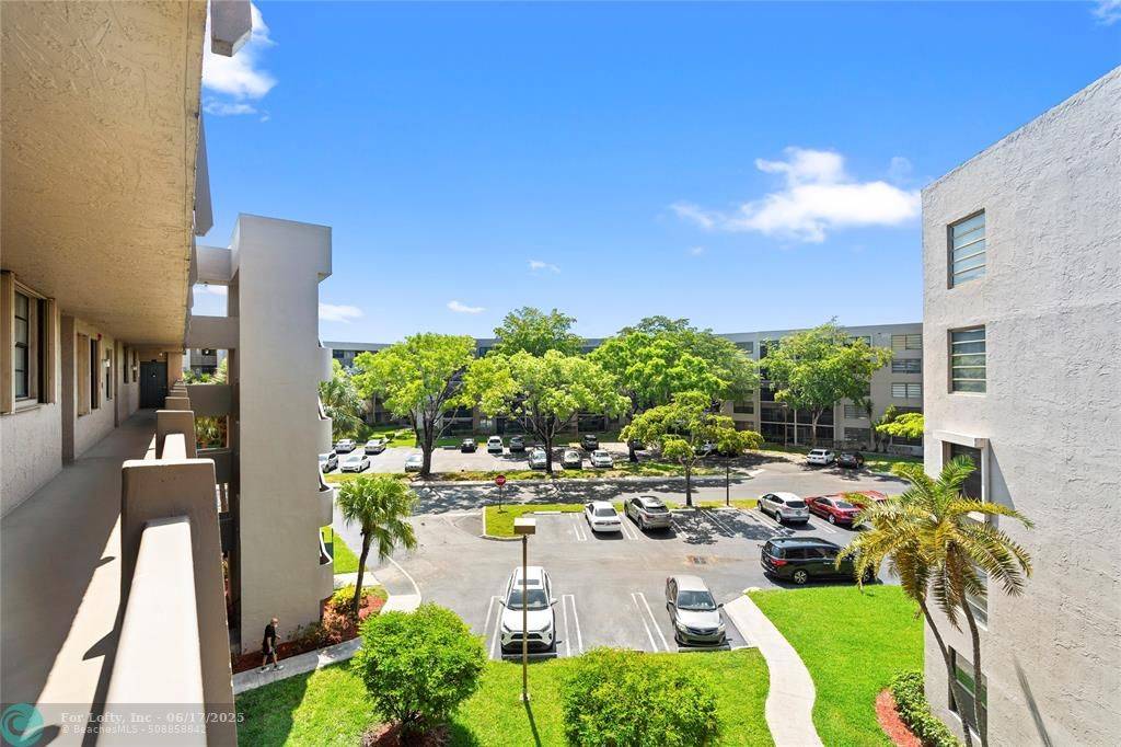Pembroke Pines, FL 33026,1001 Colony Point Cir  #410