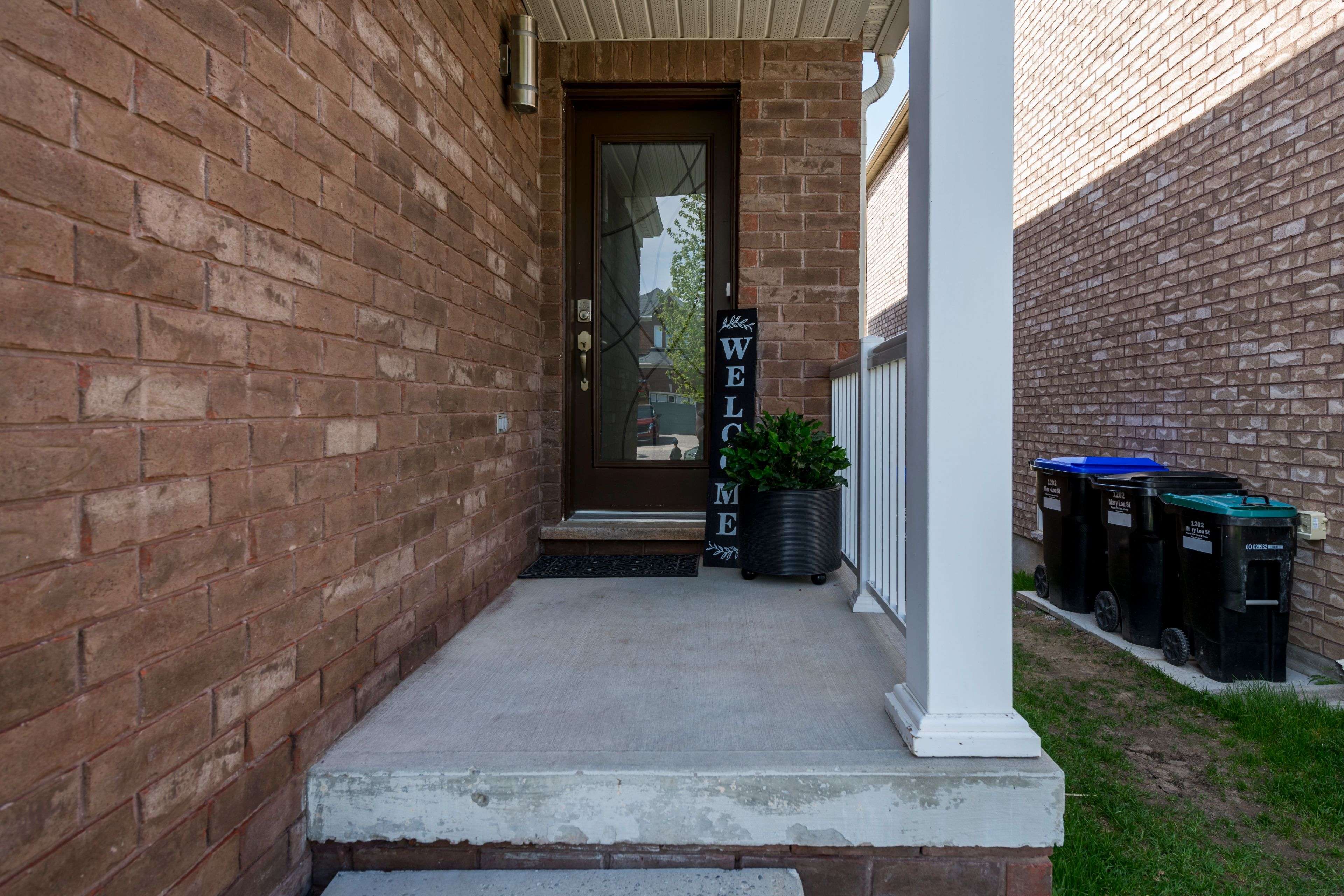 Innisfil, ON L9S 0C1,1204 Mary-Lou ST