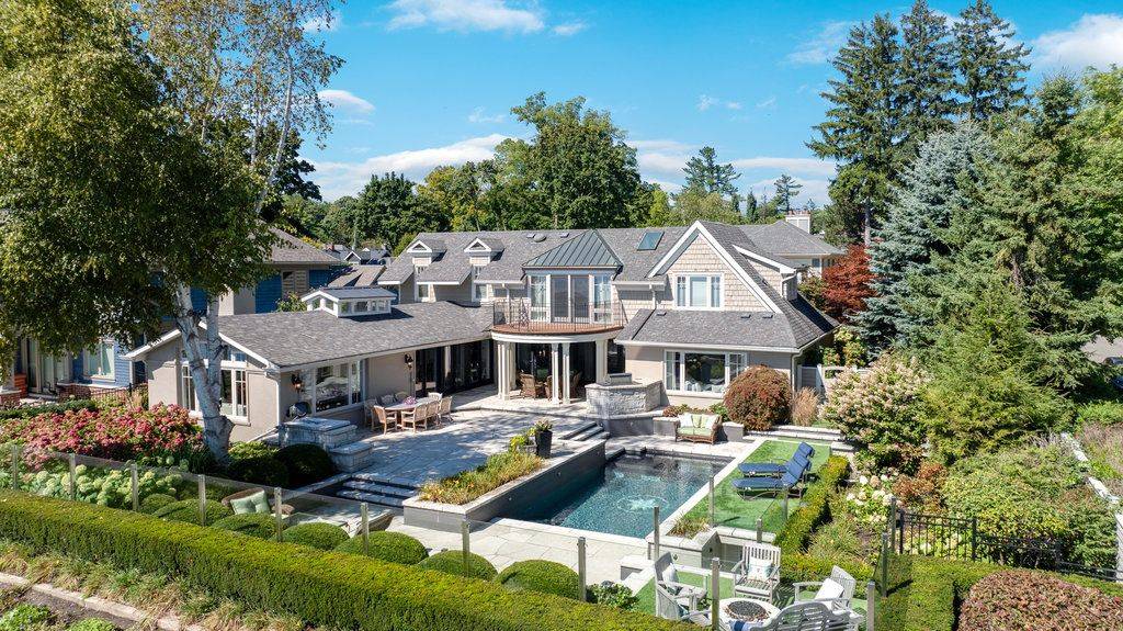Oakville, ON L6J 3Z4,8 Chartwell RD