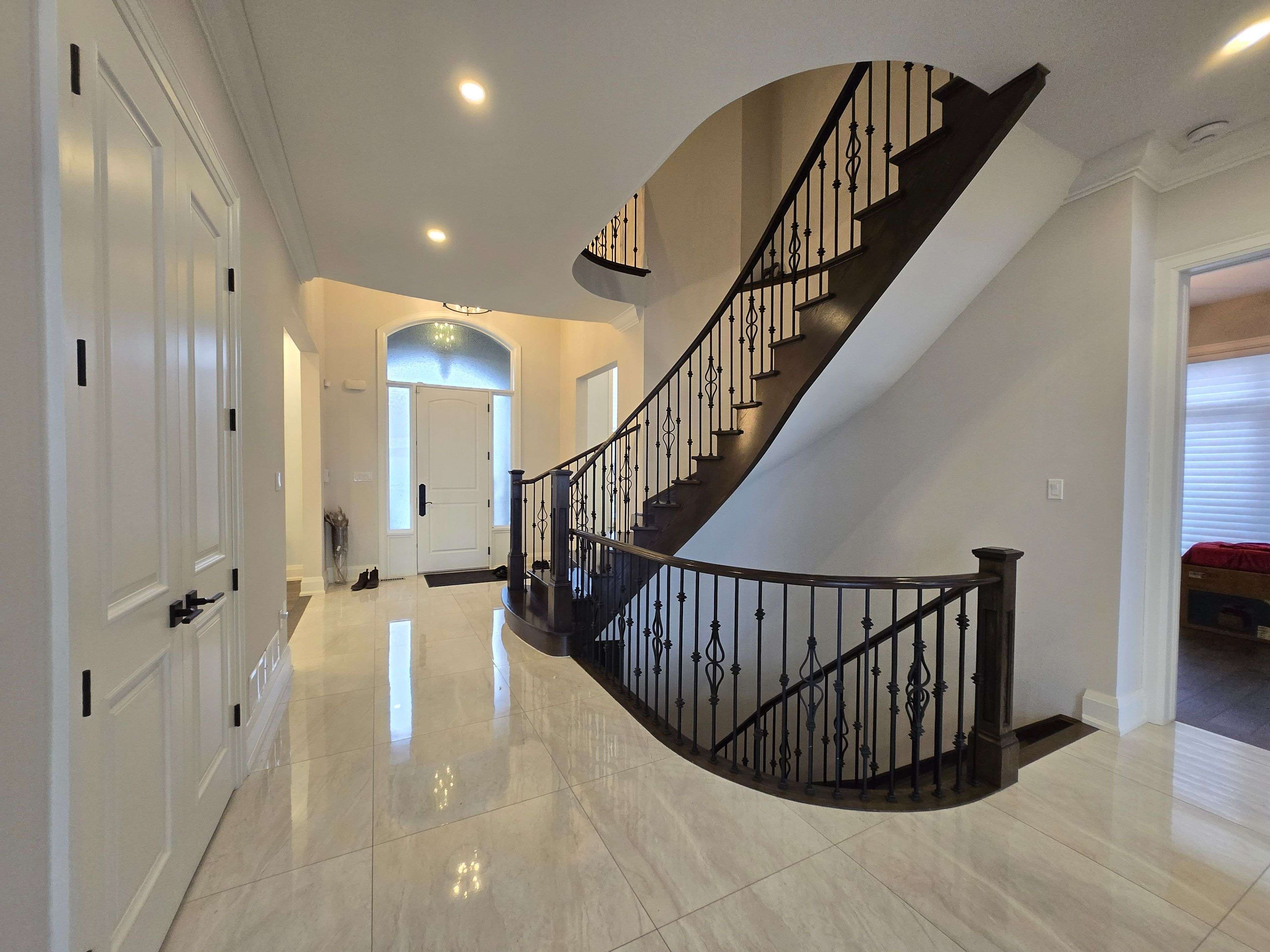 Hamilton, ON L8E 5C9,38 Seabreeze CRES