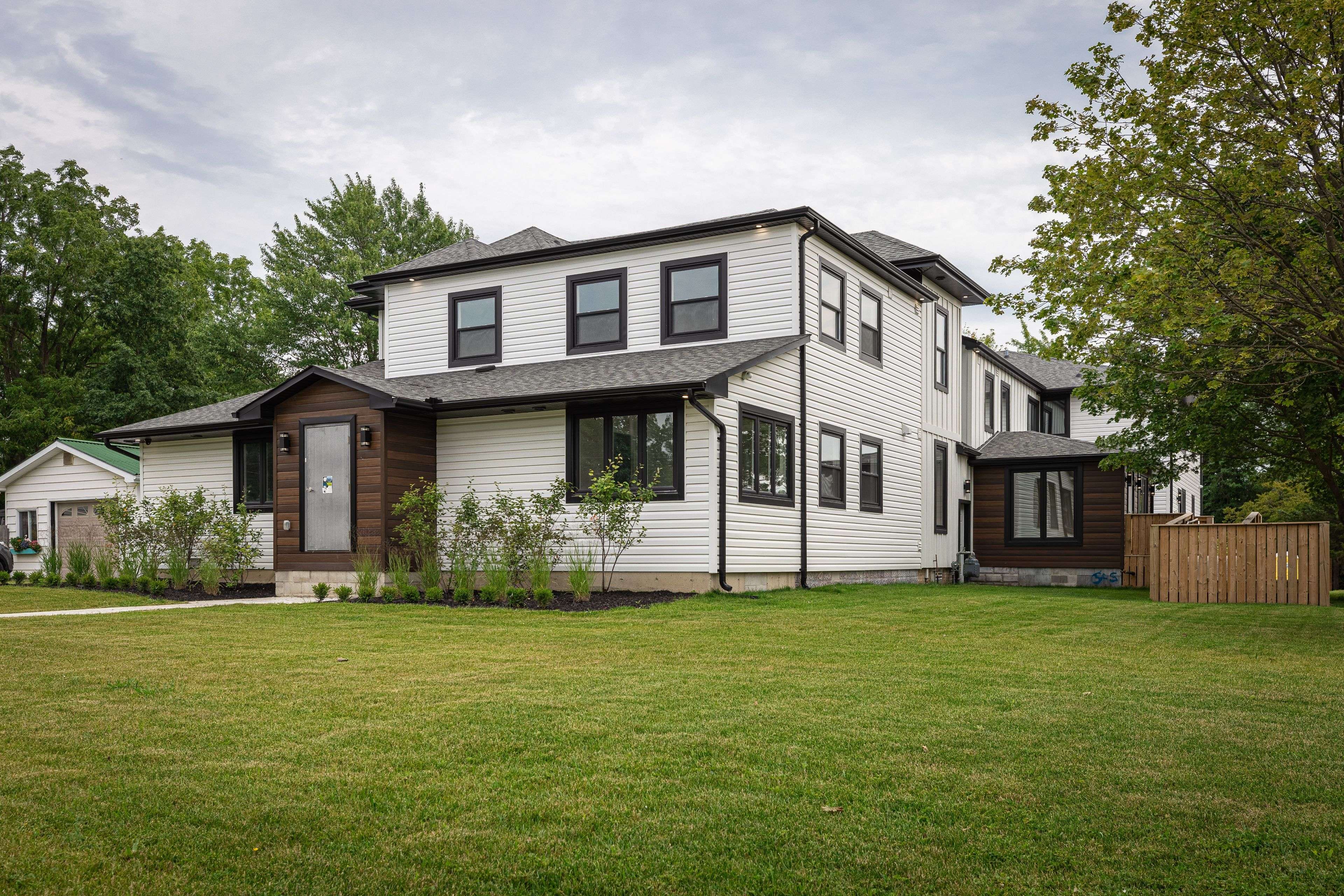 Warwick, ON N0M 2S0,460 Victoria ST #201