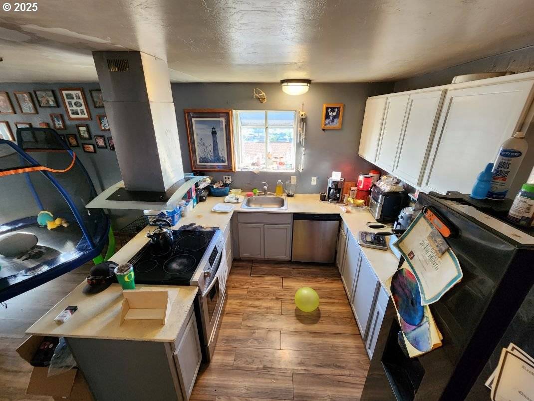 Reedsport, OR 97467,940 ROWE ST