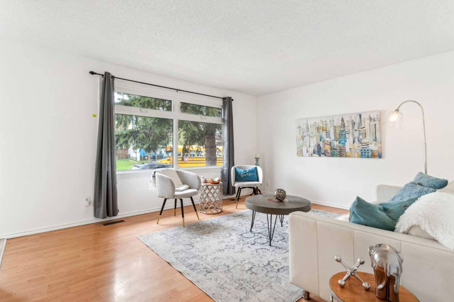 Calgary, AB T3J 1B2,207 Fallswater RD NE