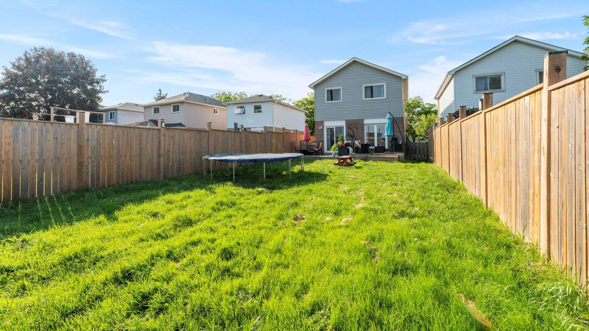 Clarington, ON L1E 1A4,55 Turnberry CRES