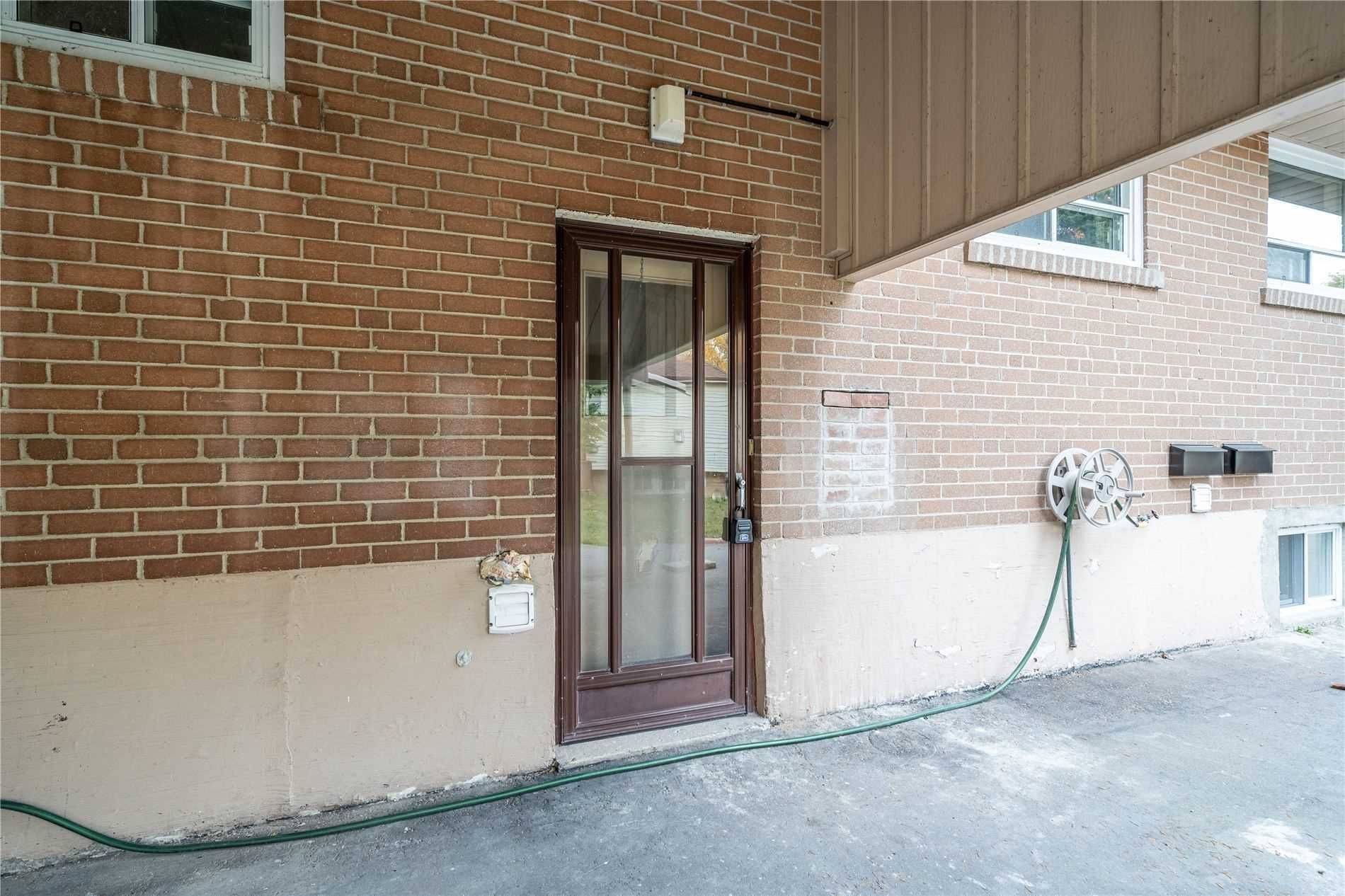 Pickering, ON L1H 1C7,841 Reytan BLVD #Apt B