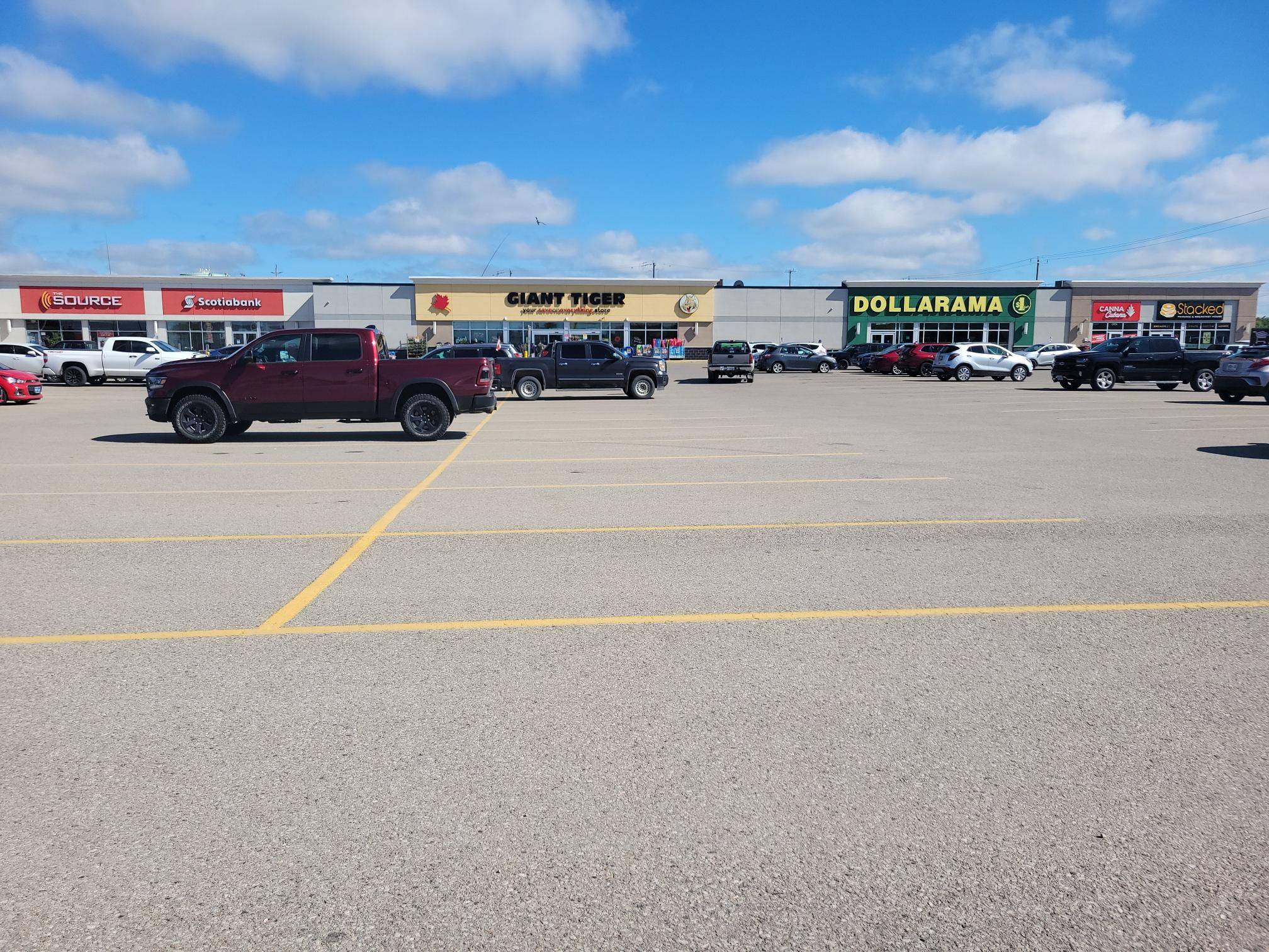 Hanover, ON N4N 1S3,800-880 10th ST