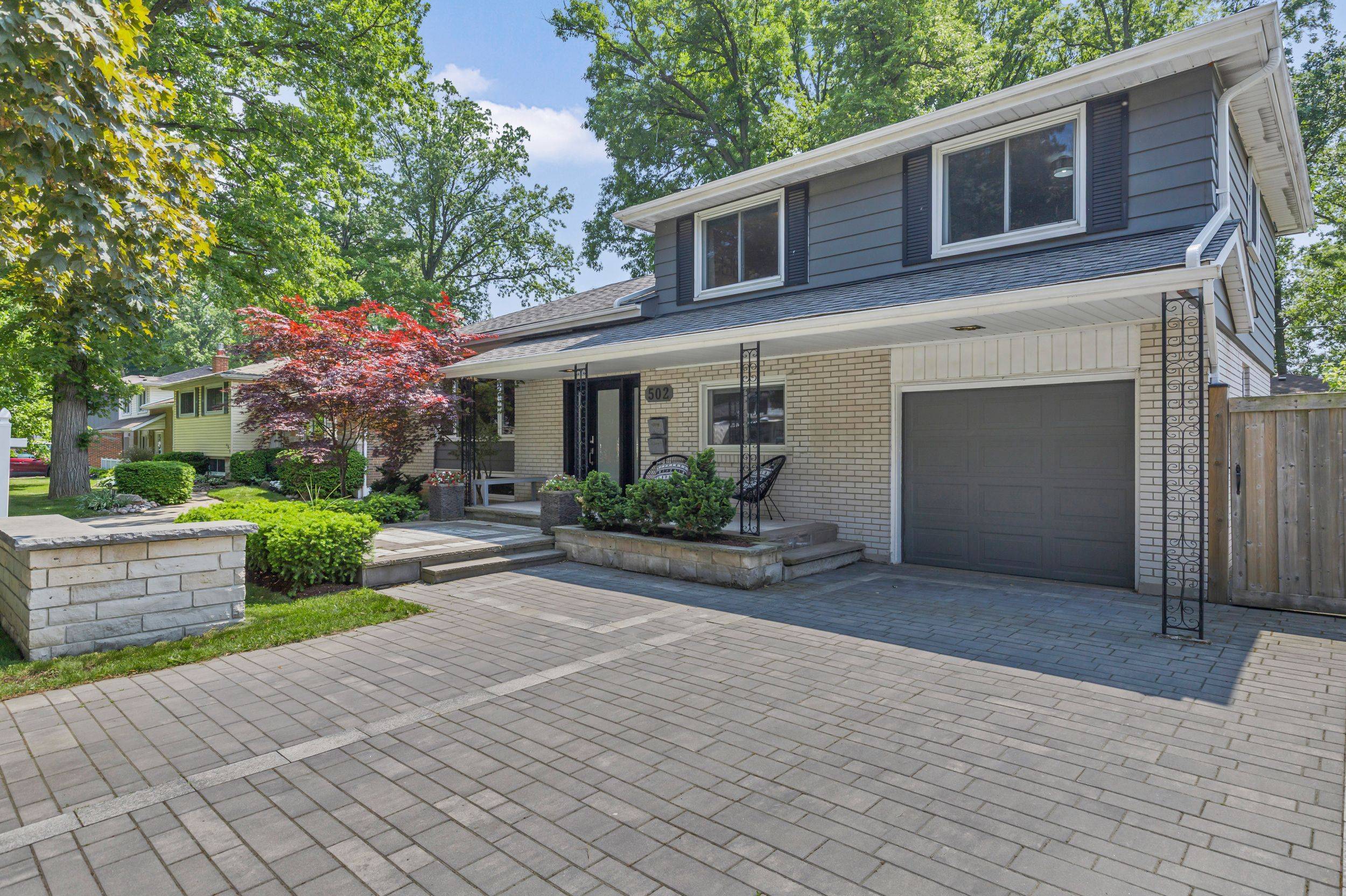 Burlington, ON L7L 3W1,502 Pinedale AVE