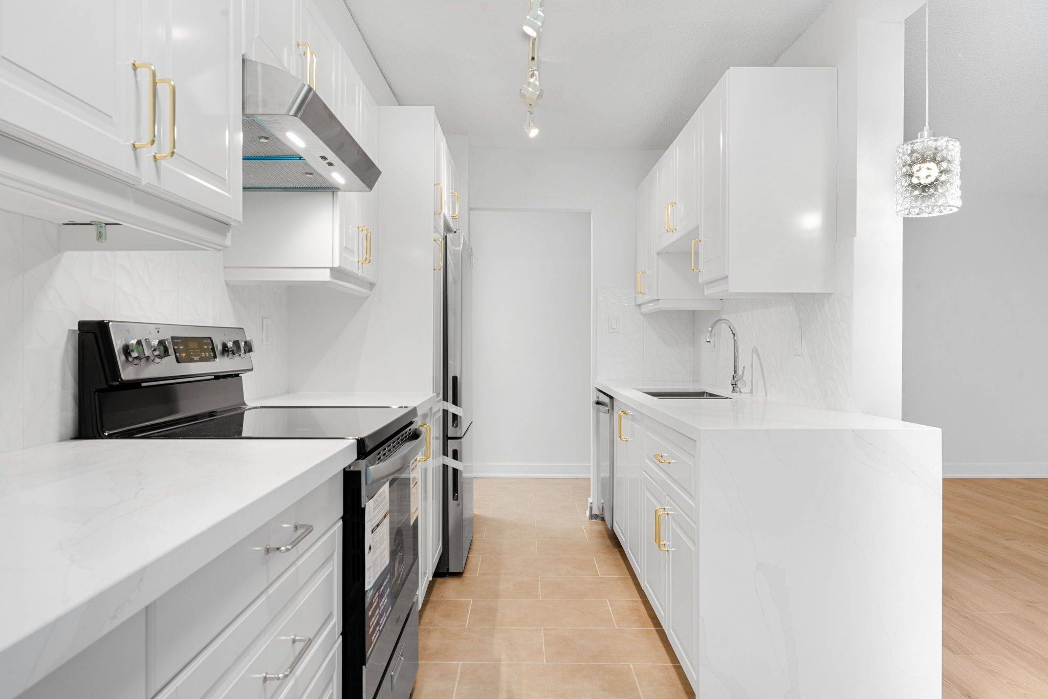 Niagara Falls, ON L2J 3G5,6400 Huggins ST #305