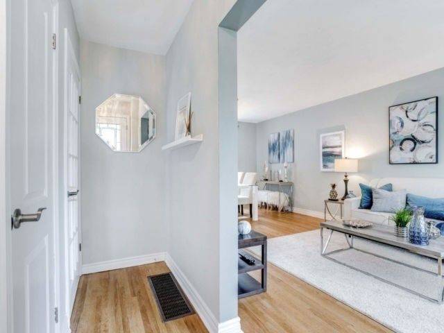 Toronto E04, ON M1L 1X9,9 Willowmount DR