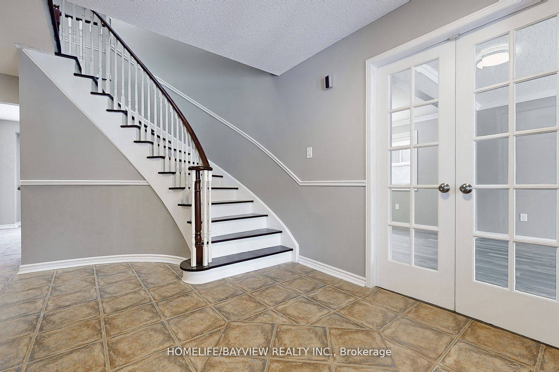 Newmarket, ON L3Y 7G9,883 Leslie Valley DR