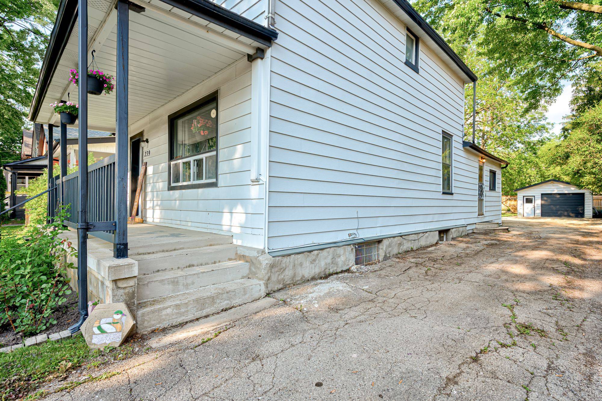 Stratford, ON N5A 4G1,239 Nile ST