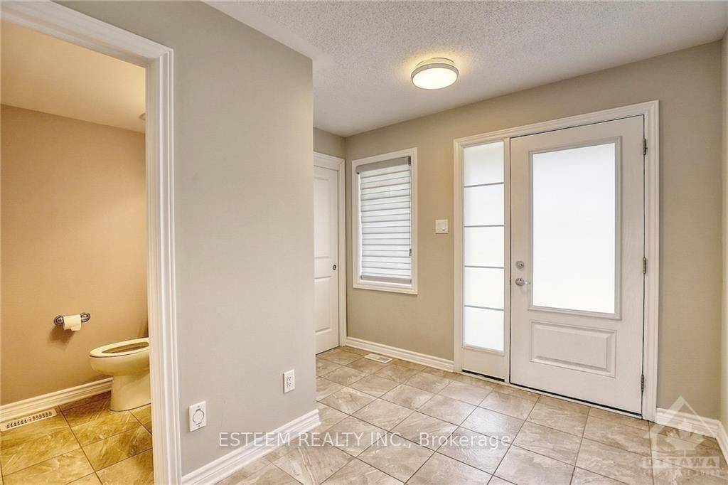 Barrhaven, ON K2J 6G8,66 KNOCKADERRY CRES