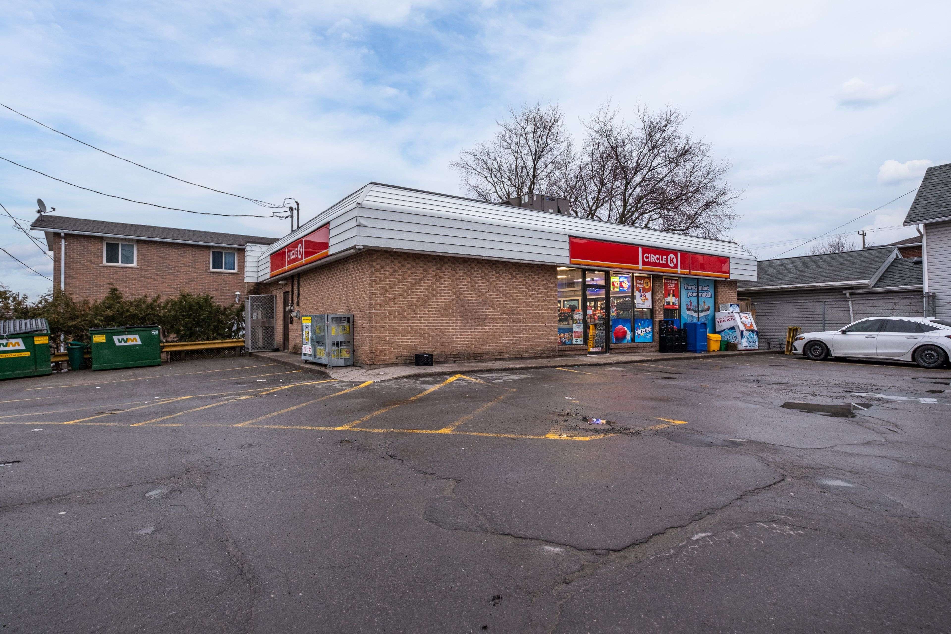 Kingston, ON K7K 4A8,451 Division ST