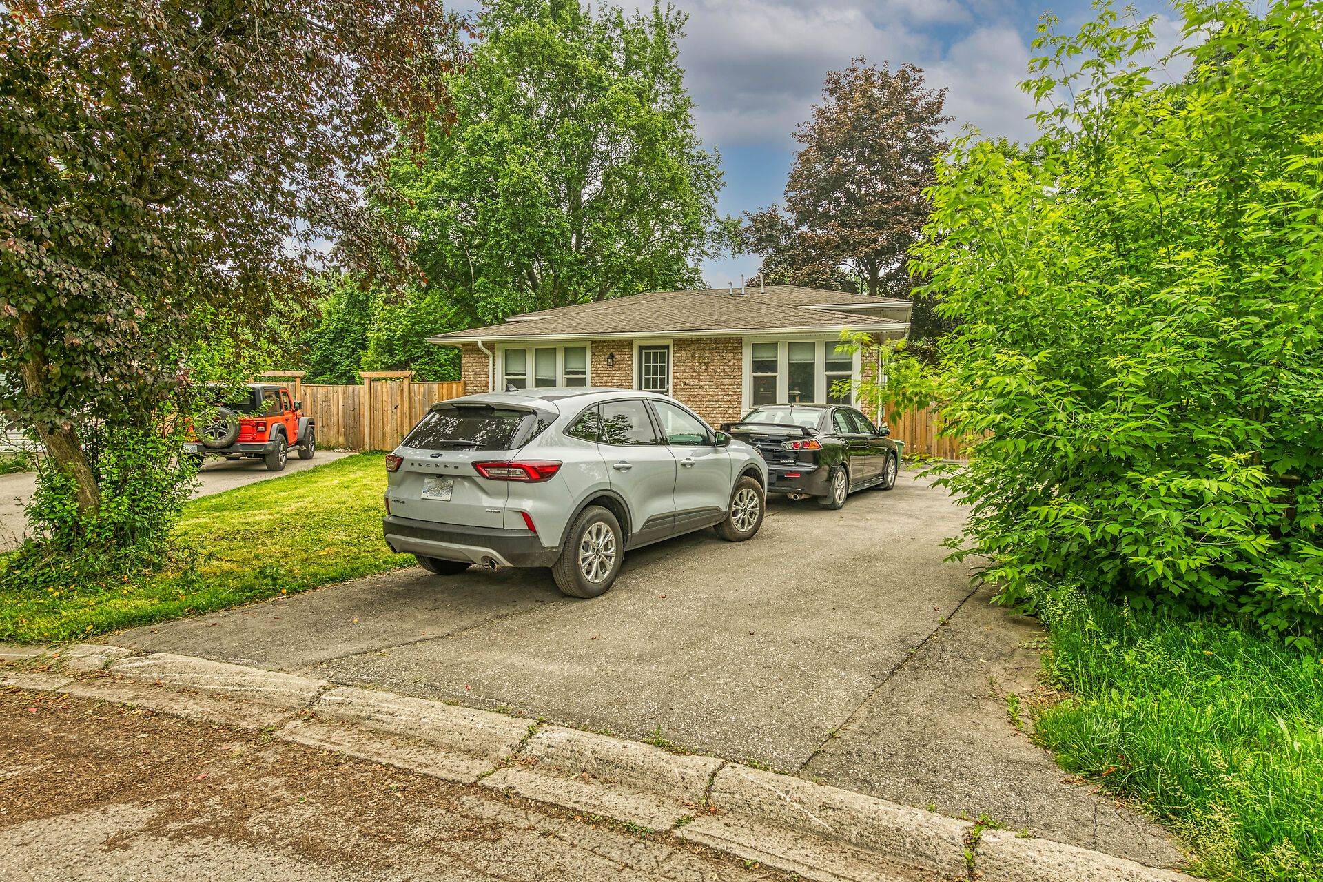London North, ON N6G 1L1,407 Castlegrove PL