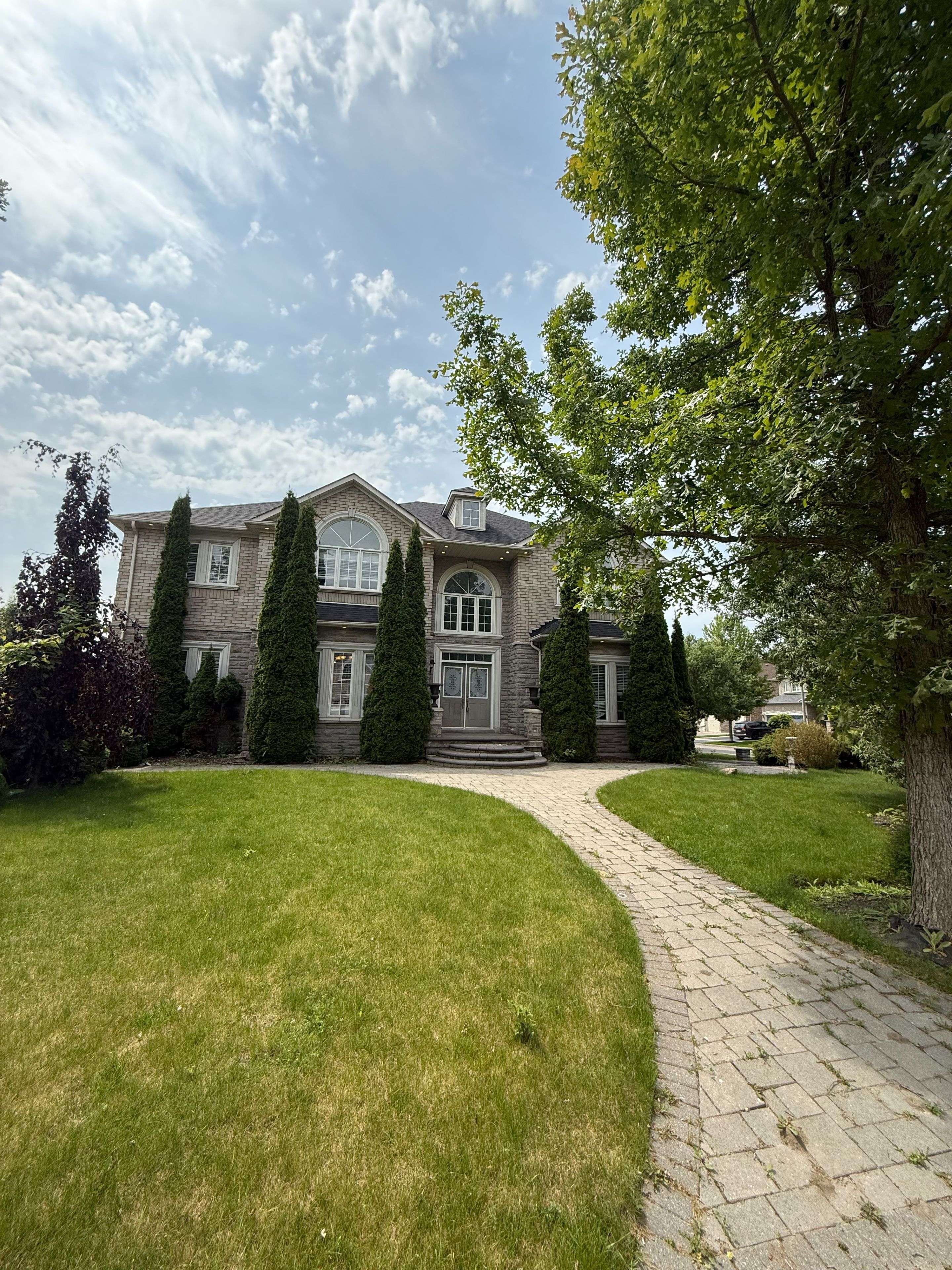 Whitby, ON L3R 3R5,176 Tormina BLVD