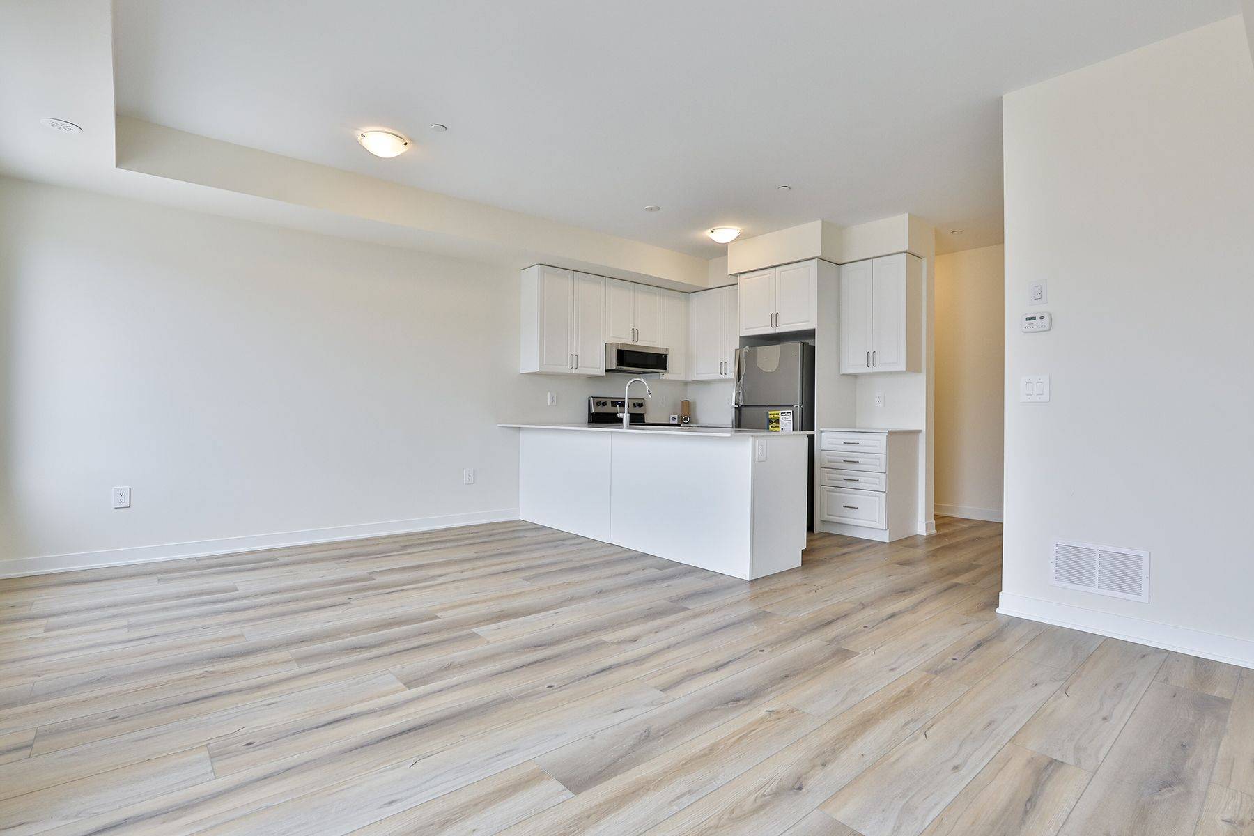 Pickering, ON L1X 0S9,1695 Dersan ST #330