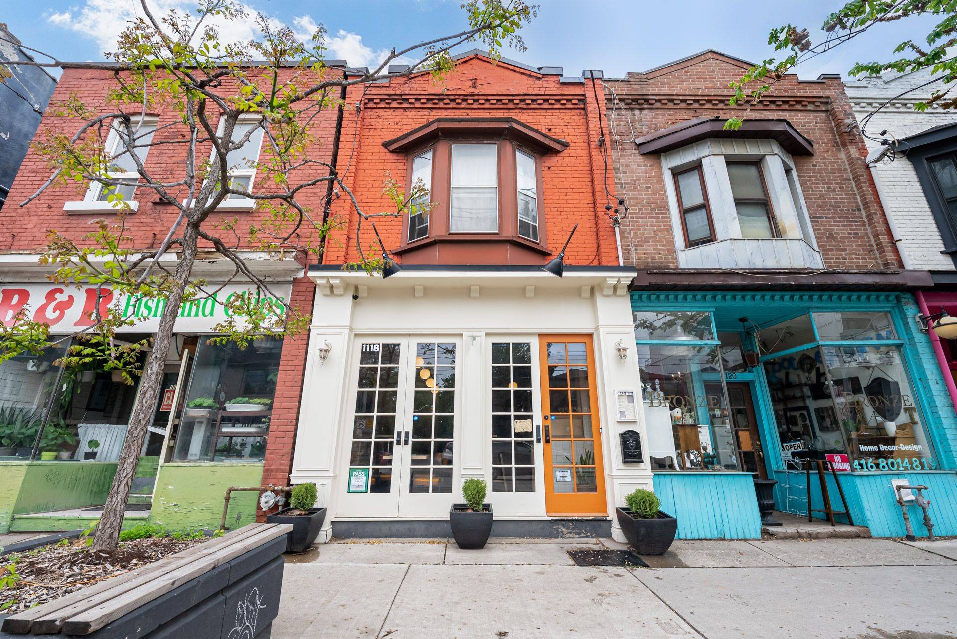 Toronto E01, ON M4M 1K8,1118 Queen ST E