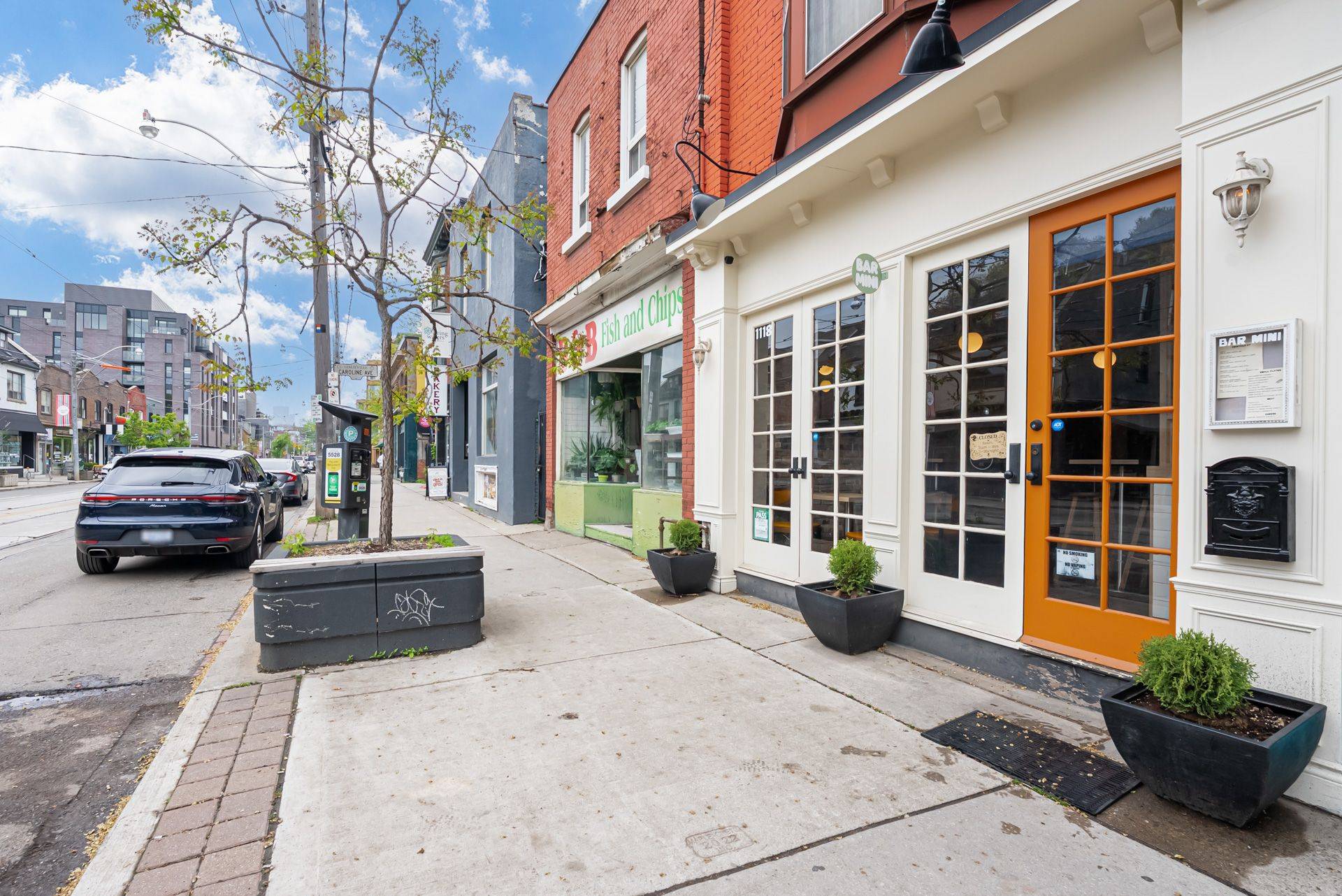 Toronto E01, ON M4M 1K8,1118 Queen ST E