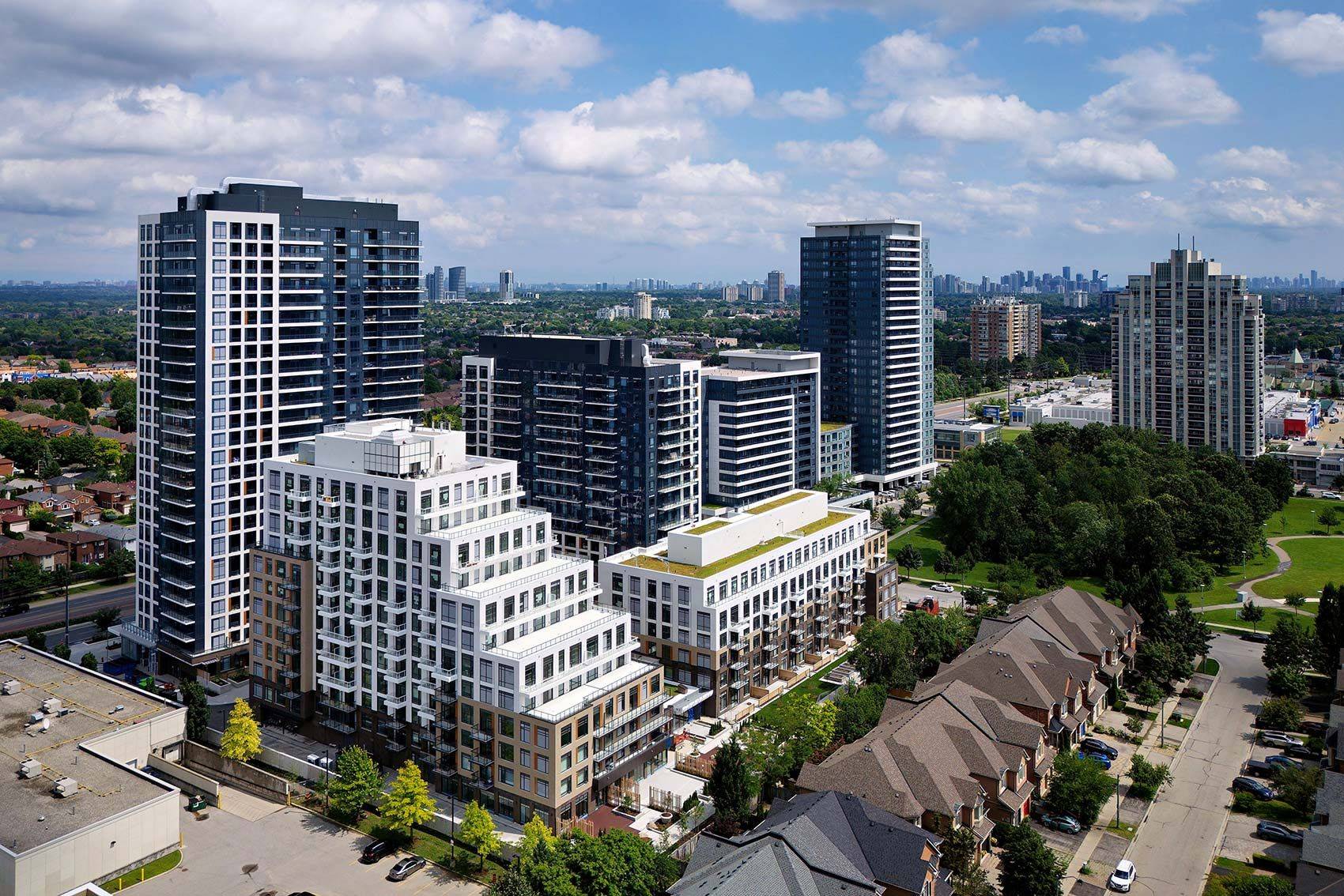 Vaughan, ON L4J 8N8,8 Beverley Glen BLVD #D-421