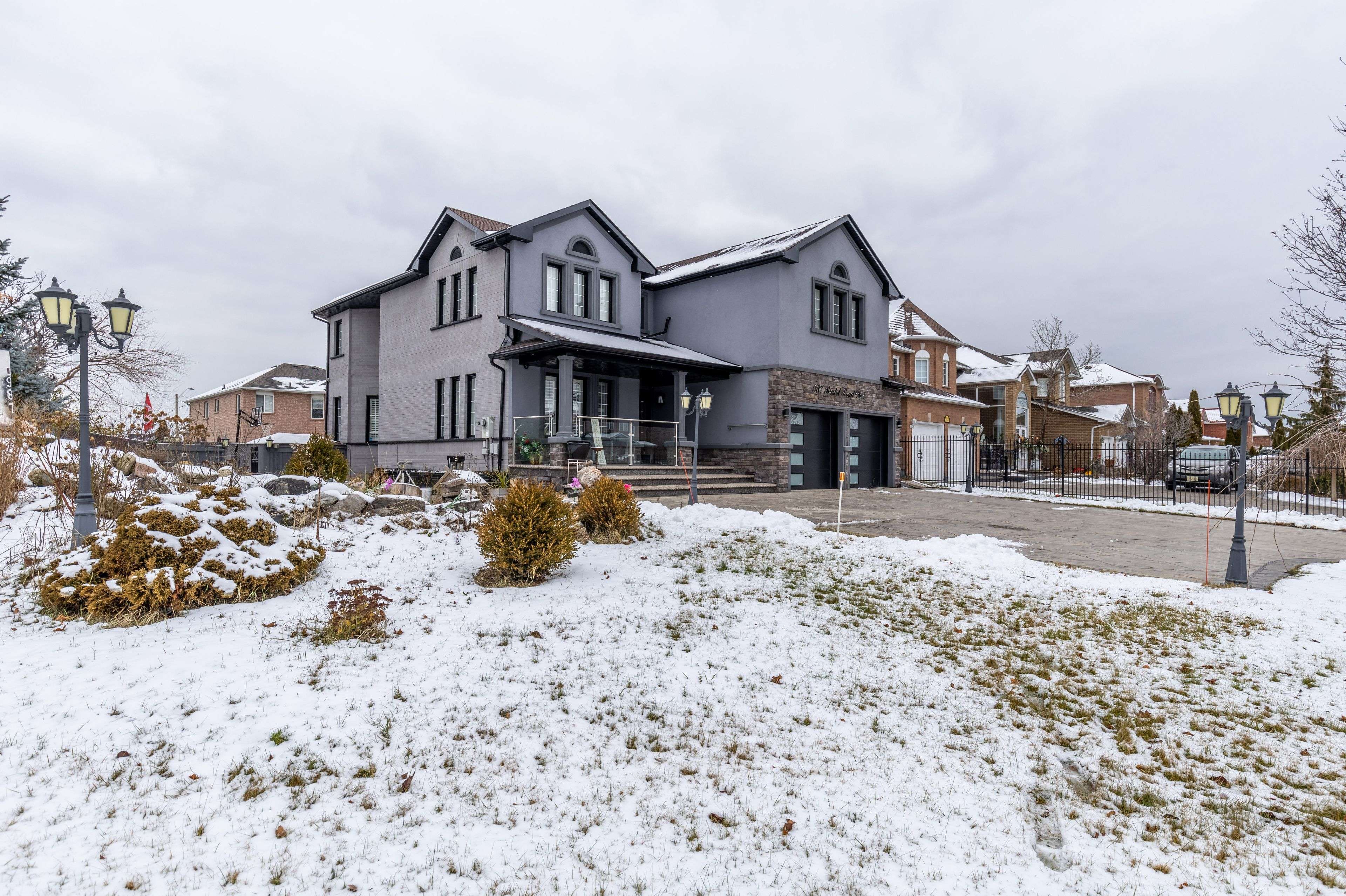 Mississauga, ON L5V 2N9,987 Bristol RD W #Bsmt-Rm3