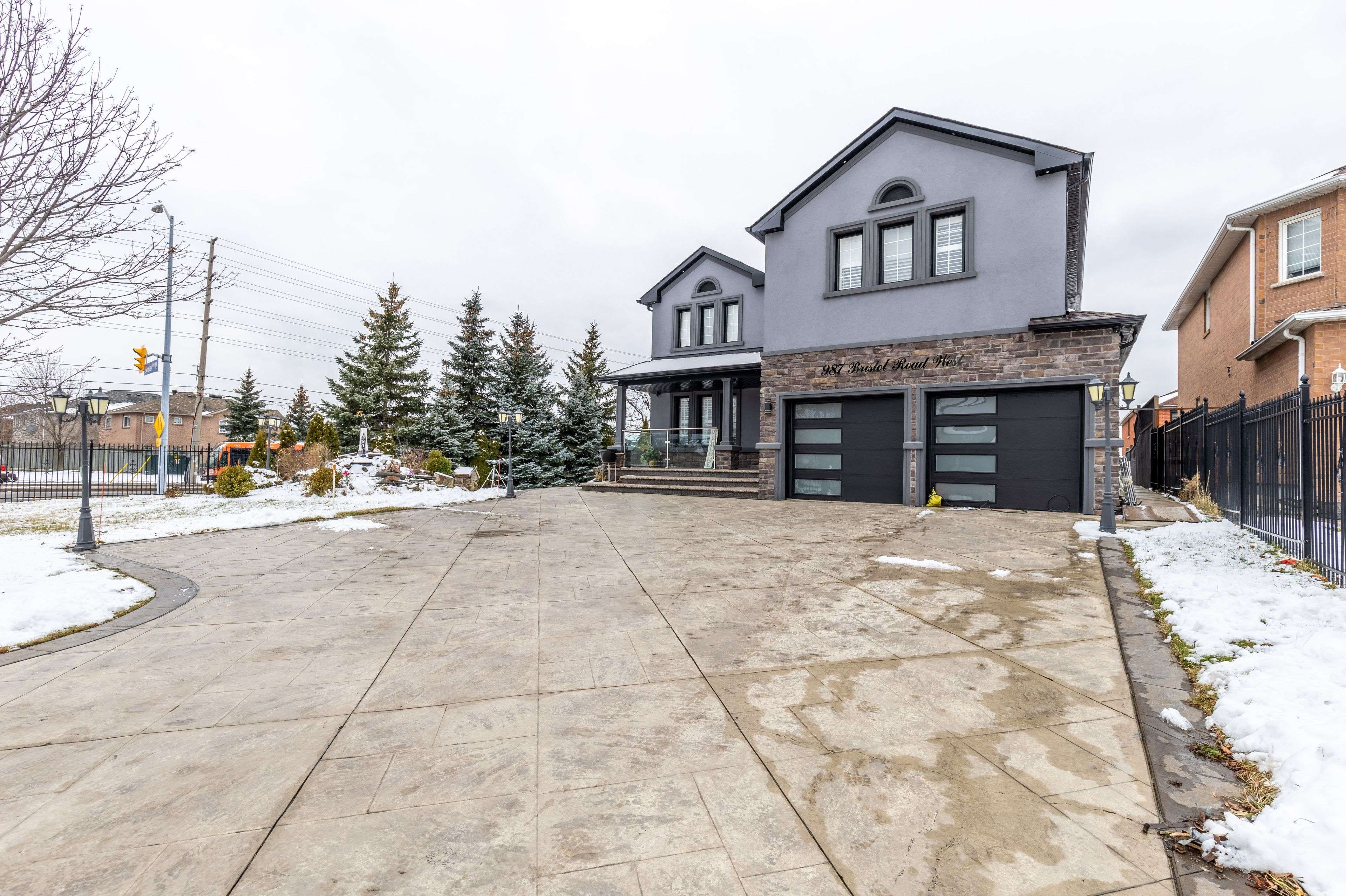 Mississauga, ON L5V 2N9,987 Bristol RD W #Bsmt-Rm3