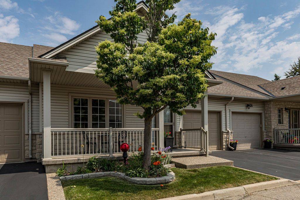 Hamilton, ON L0R 1C0,130 Southbrook DR #35