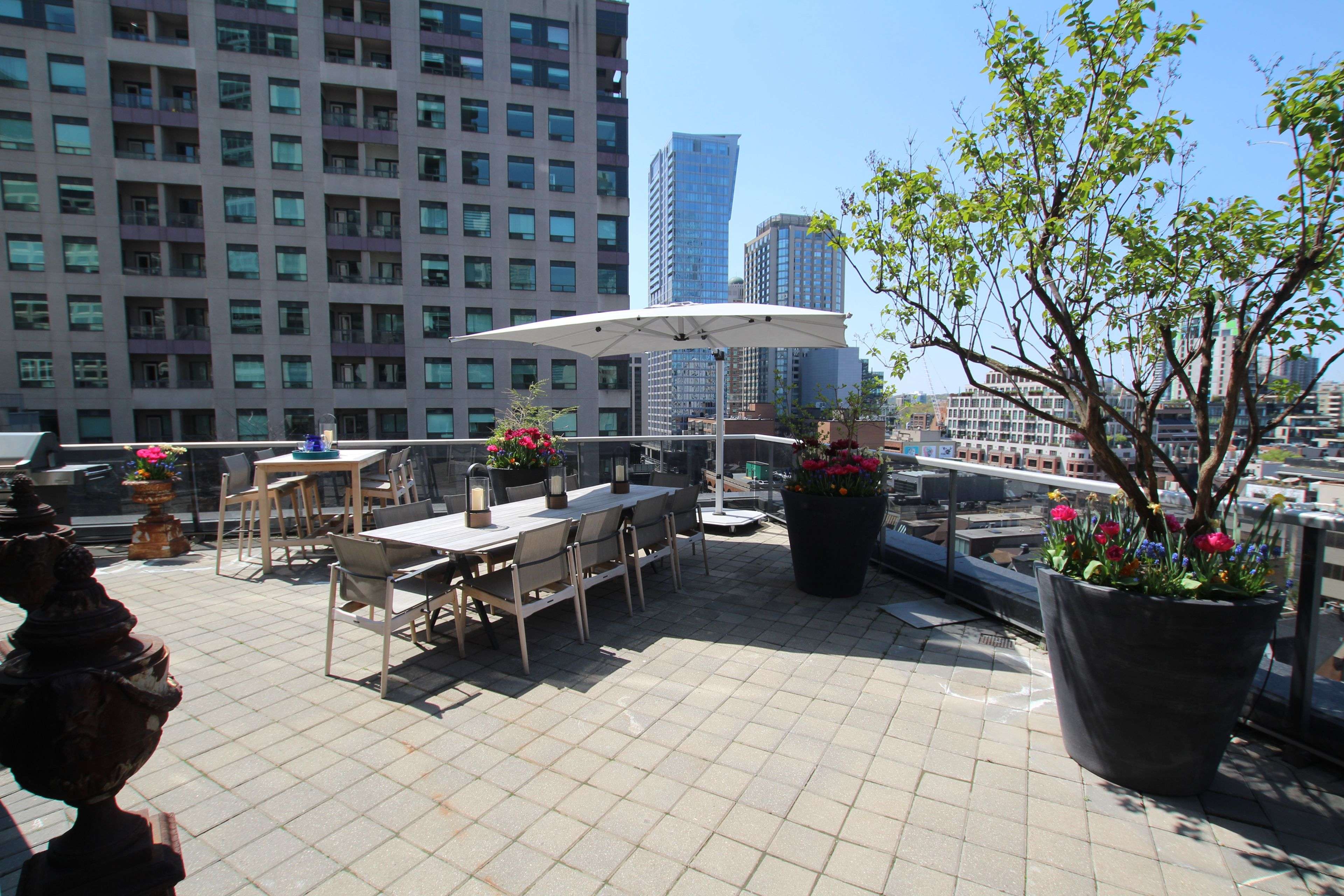 Toronto C02, ON M5R 3T8,10 Bellair ST #705
