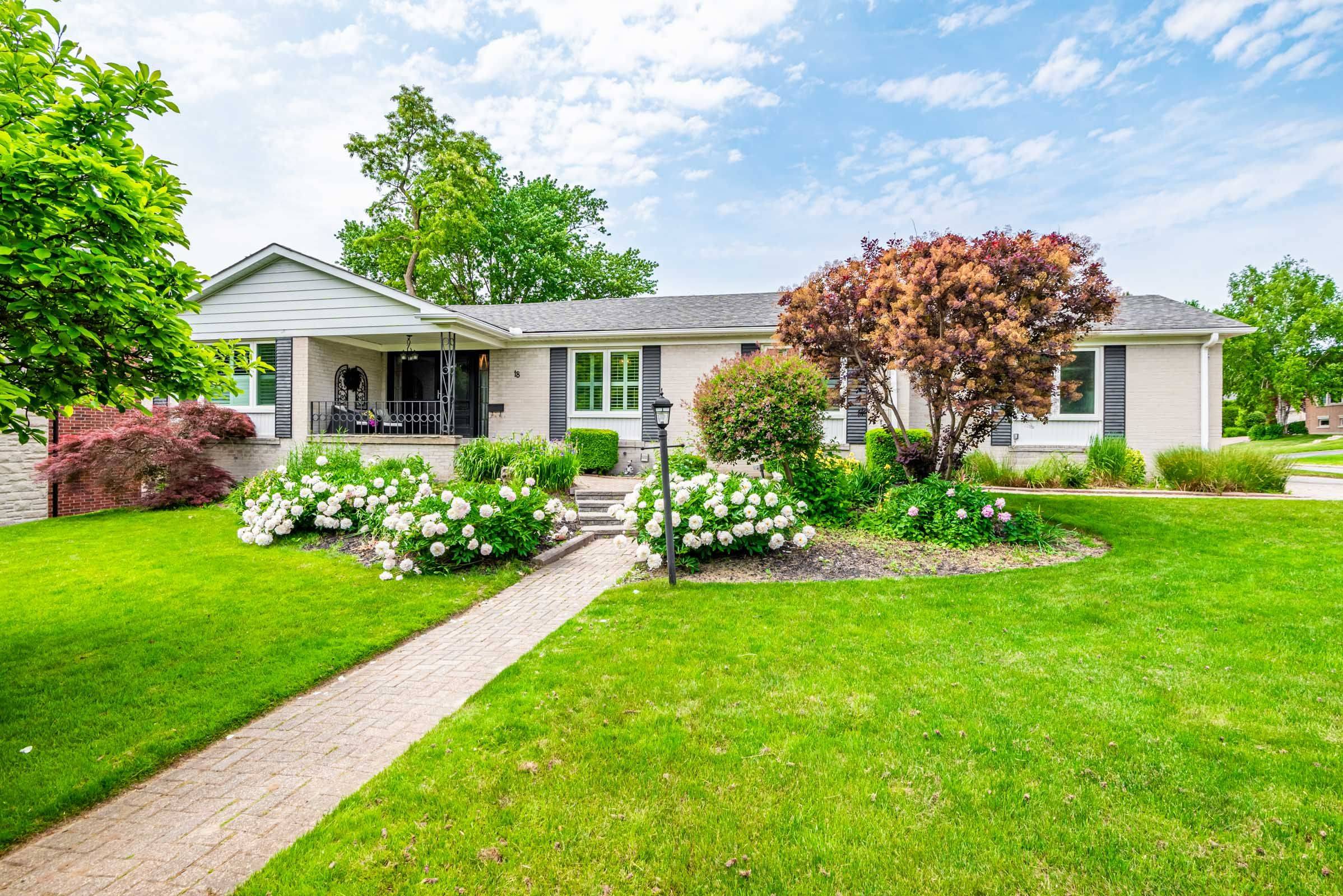 Toronto C13, ON M3A 3G3,18 Tetbury CRES