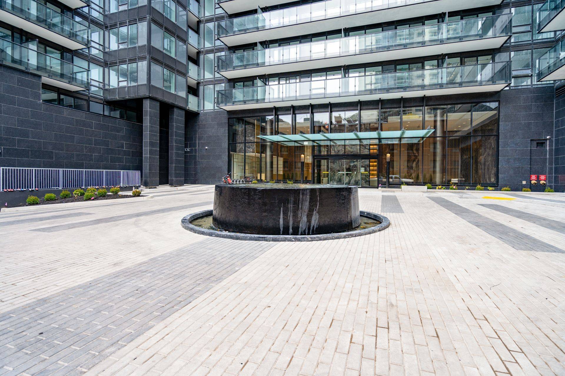 Toronto C10, ON M4P 1V8,117 Broadway AVE #501