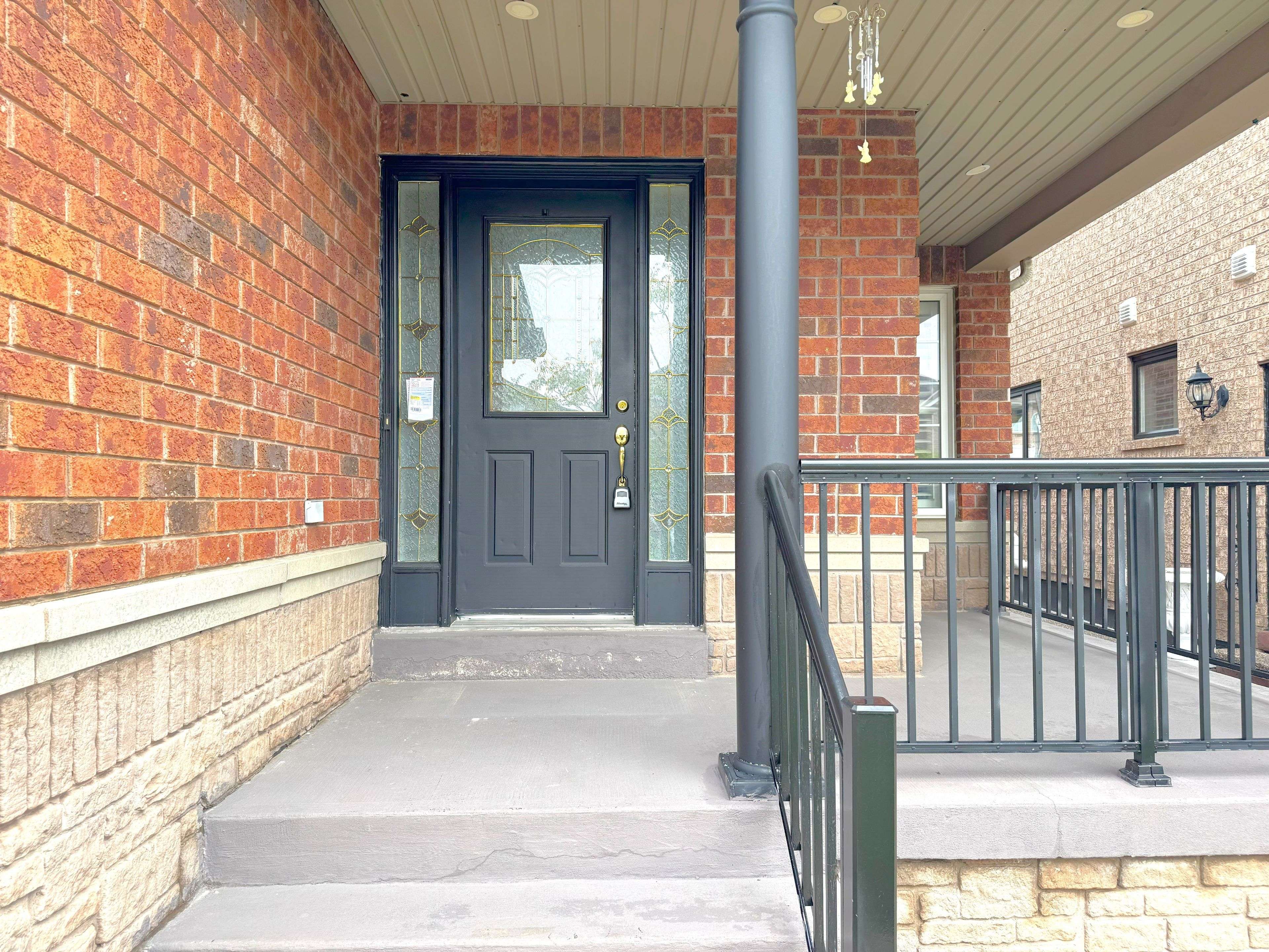 Brampton, ON L6R 2Z5,19 Bottlebrush DR