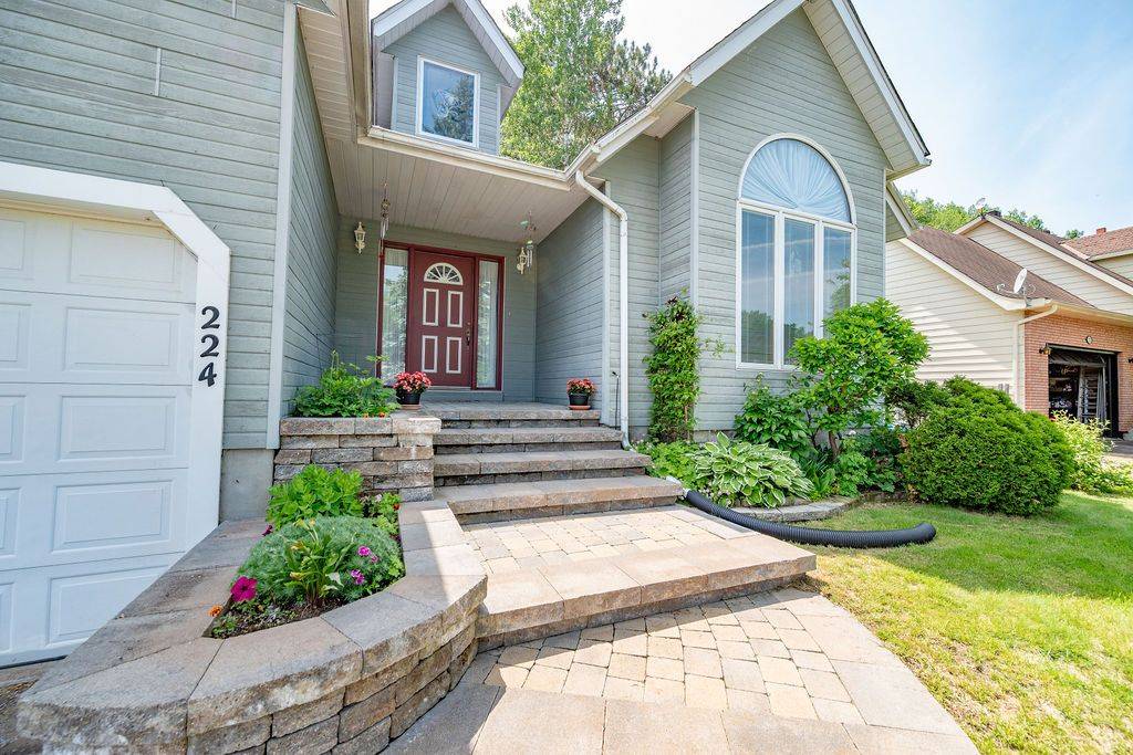 Deep River, ON K0J 1P0,224 Thomas ST