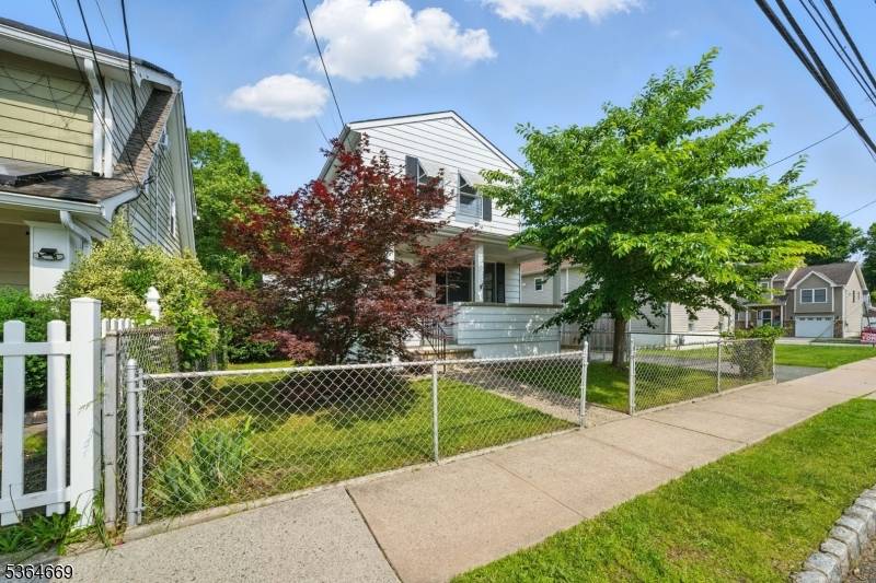 Dover Town, NJ 07801,21 Hillside Ave