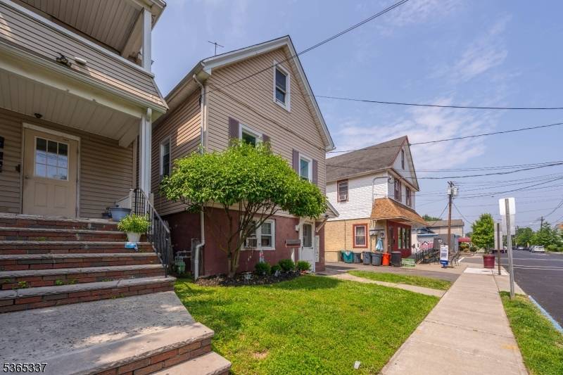 Roselle Park Boro, NJ 07204,305 W Clay Ave