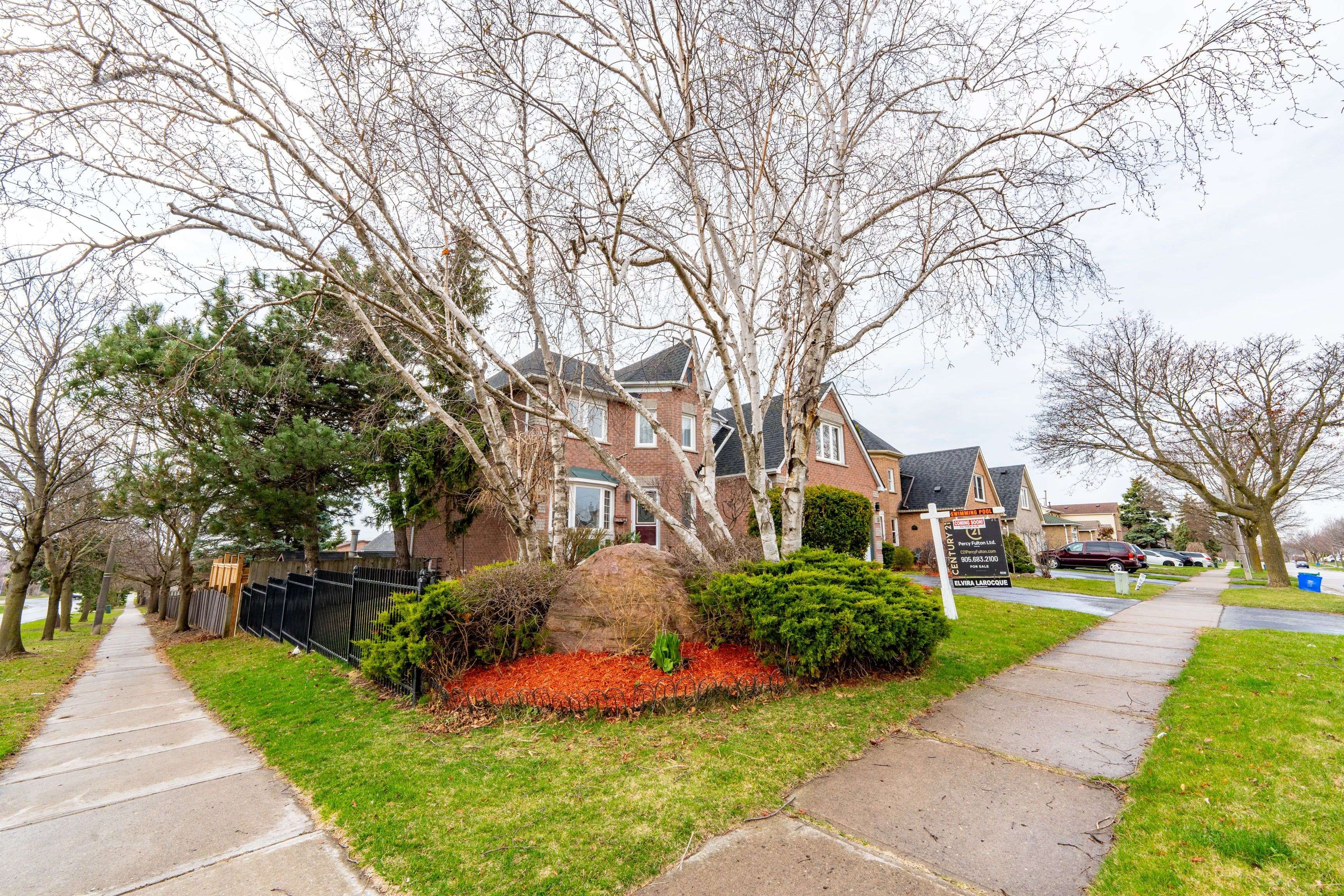 Whitby, ON L1N 8A8,101 Sawdon DR