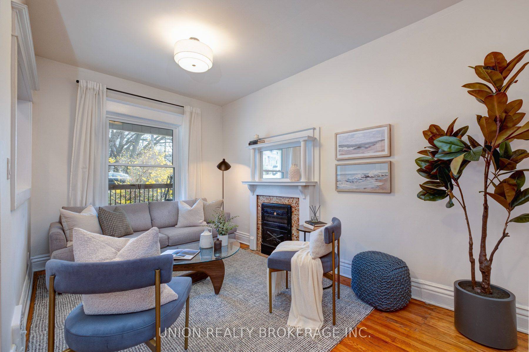 Toronto E02, ON M4E 3H6,146 Beech AVE