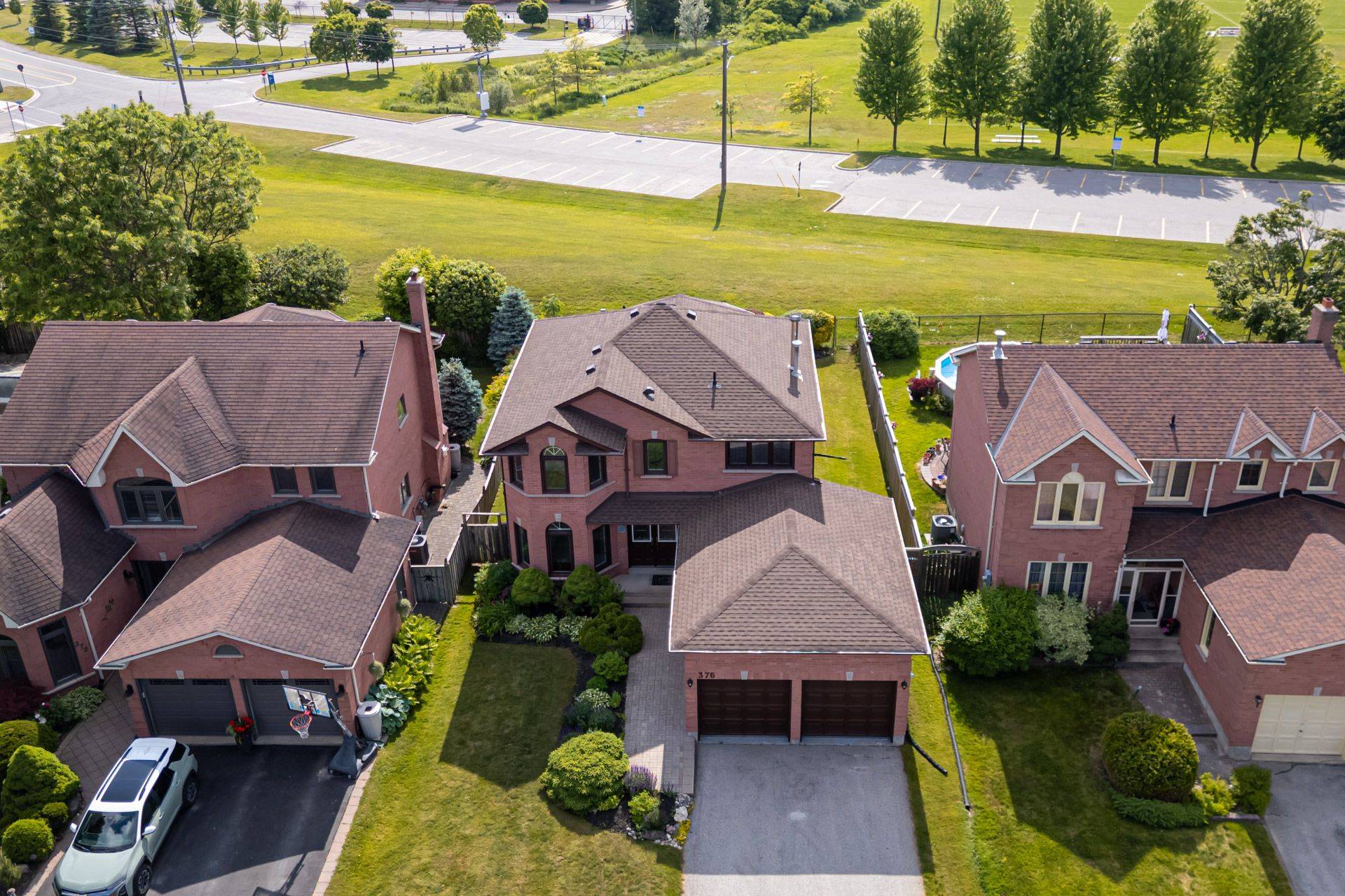 Newmarket, ON L3Y 7J6,376 Traviss DR