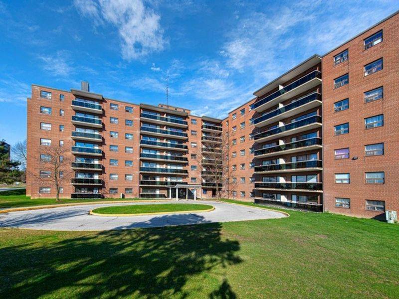 Toronto W10, ON M9V 2E9,10 Garfella DR #302