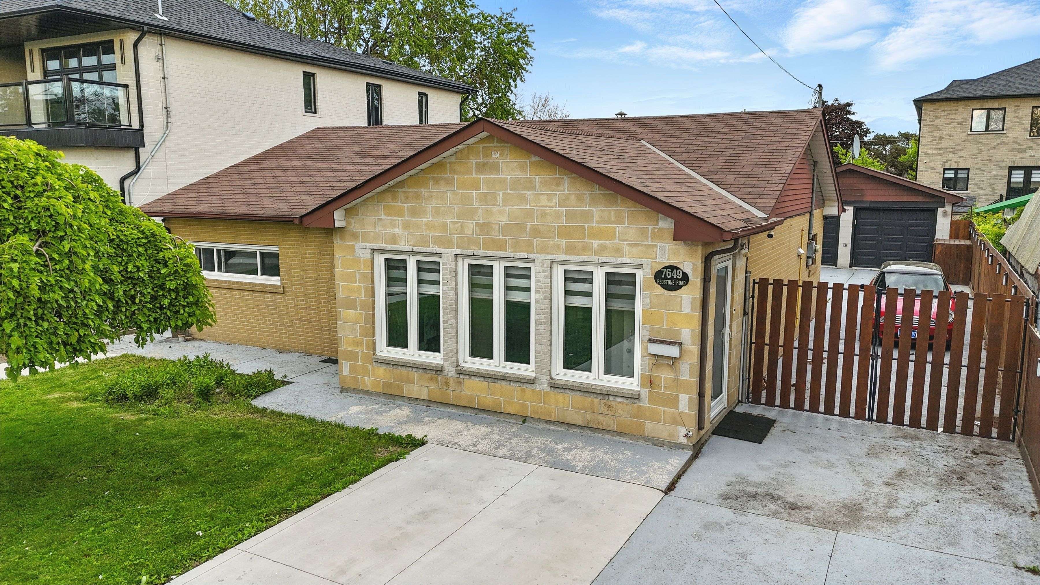 Mississauga, ON L4T 2B7,7649 Redstone RD