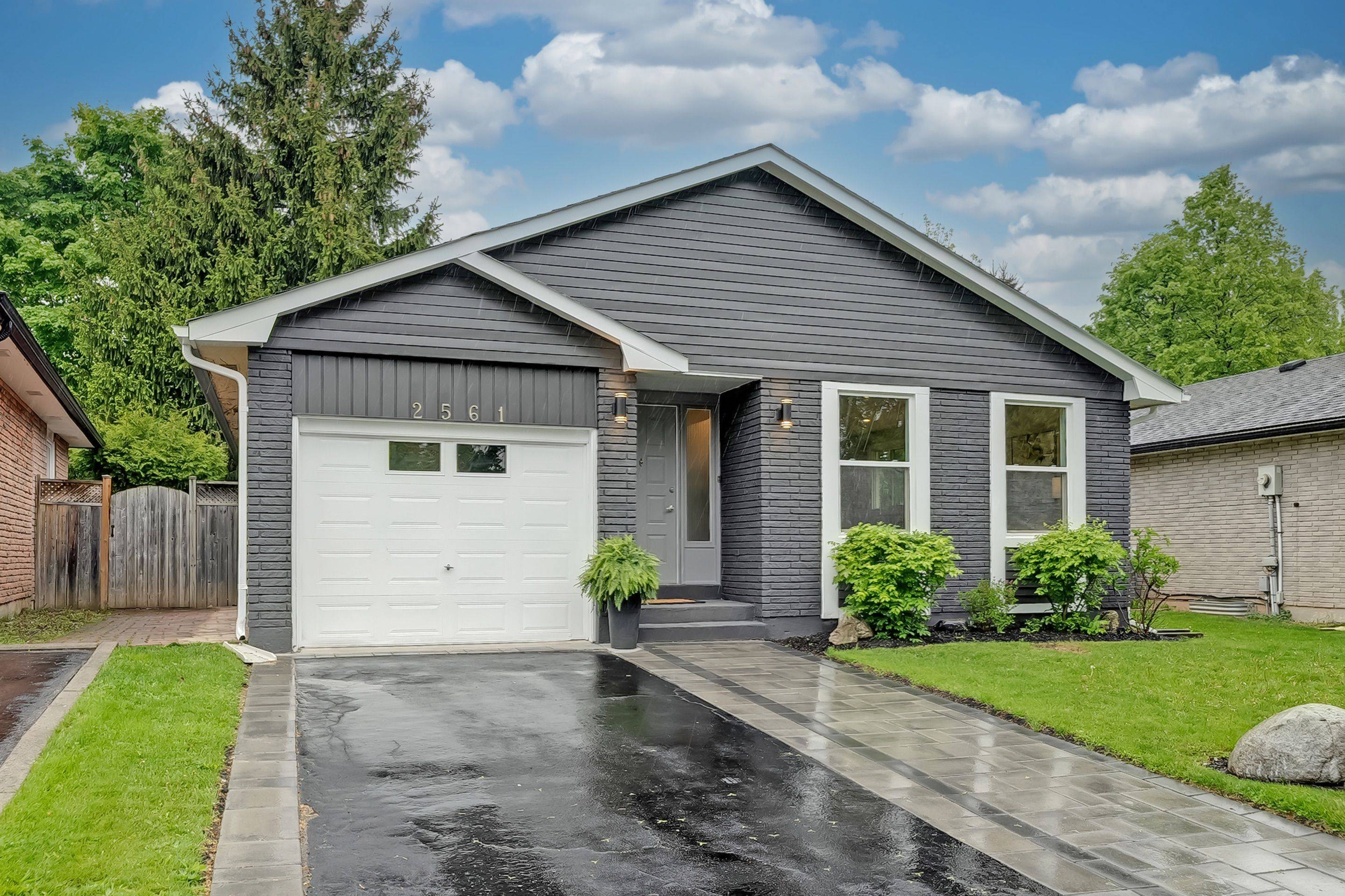 Burlington, ON L7P 4E3,2561 Cavendish DR