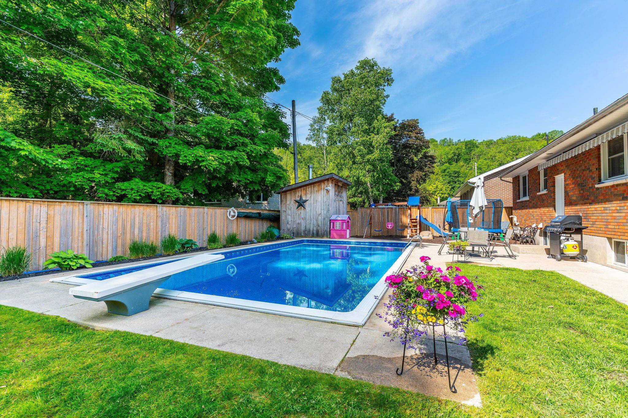 Owen Sound, ON N4K 3L2,583 6th ST W
