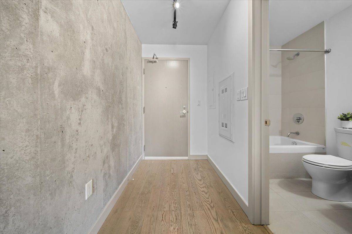 Ottawa Centre, ON K1R 0C1,224 LYON ST #1014