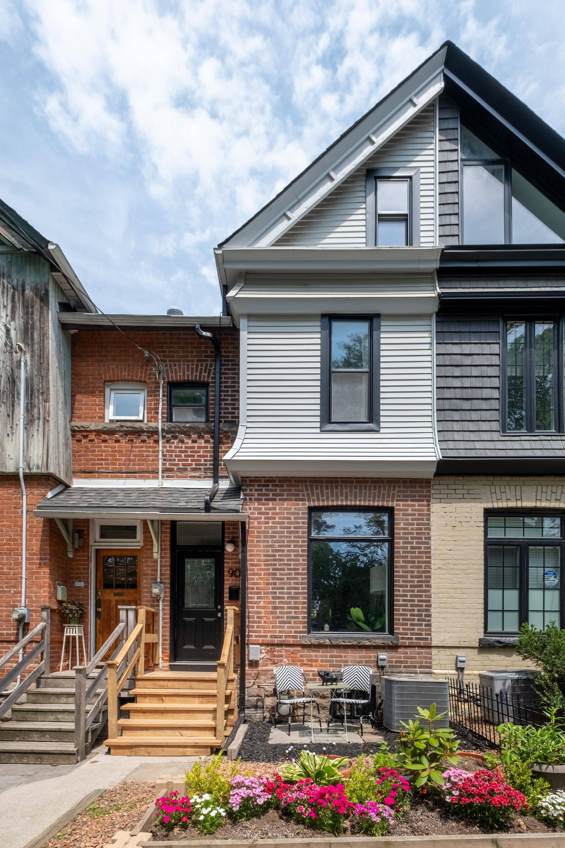 Toronto C02, ON M6G 1N5,90 London ST