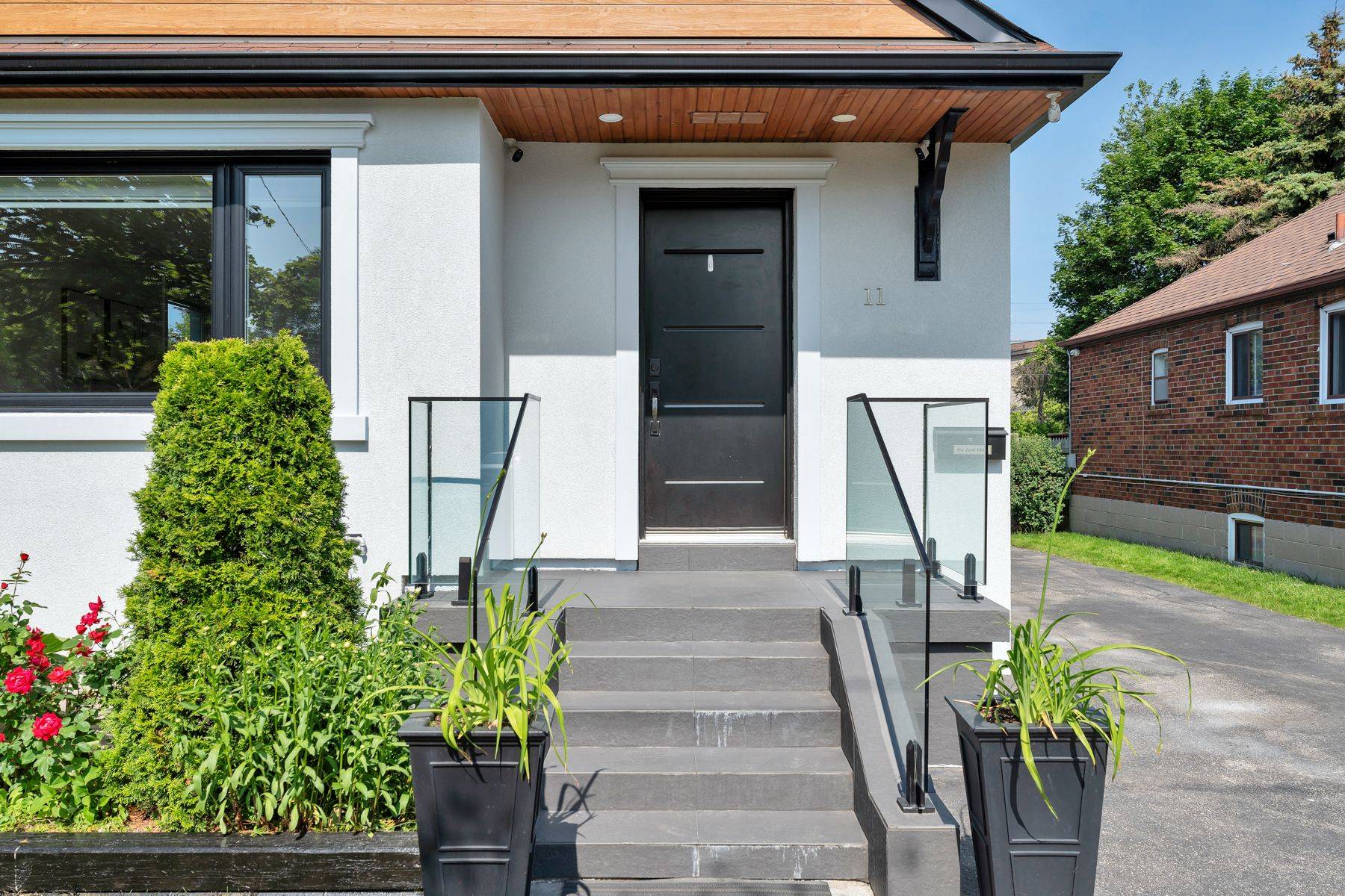 Toronto E04, ON M1R 1A4,11 Shangarry DR